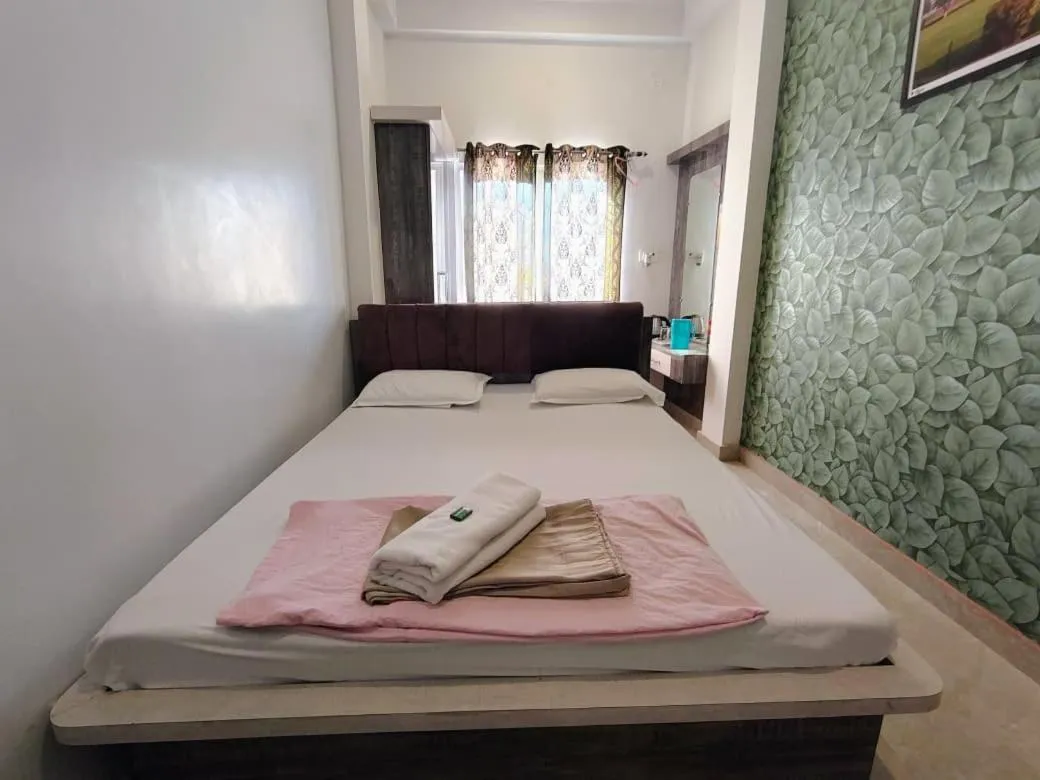 Bedroom, Bed in Khushi Paying Guest House