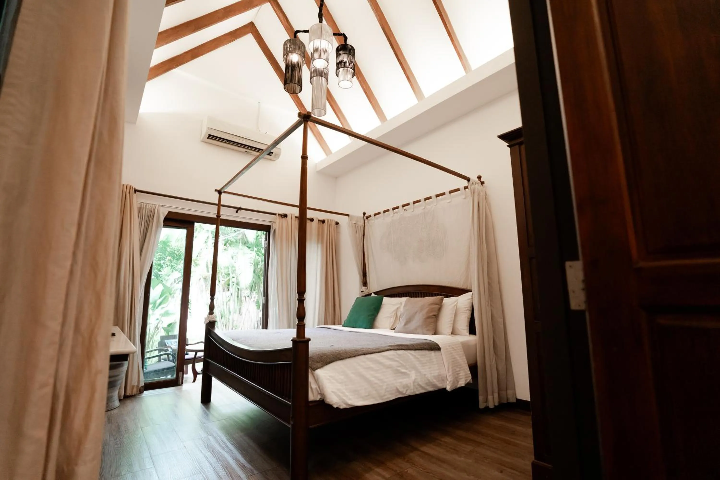 Bed in Tolani Southgate Villa Chiang Mai