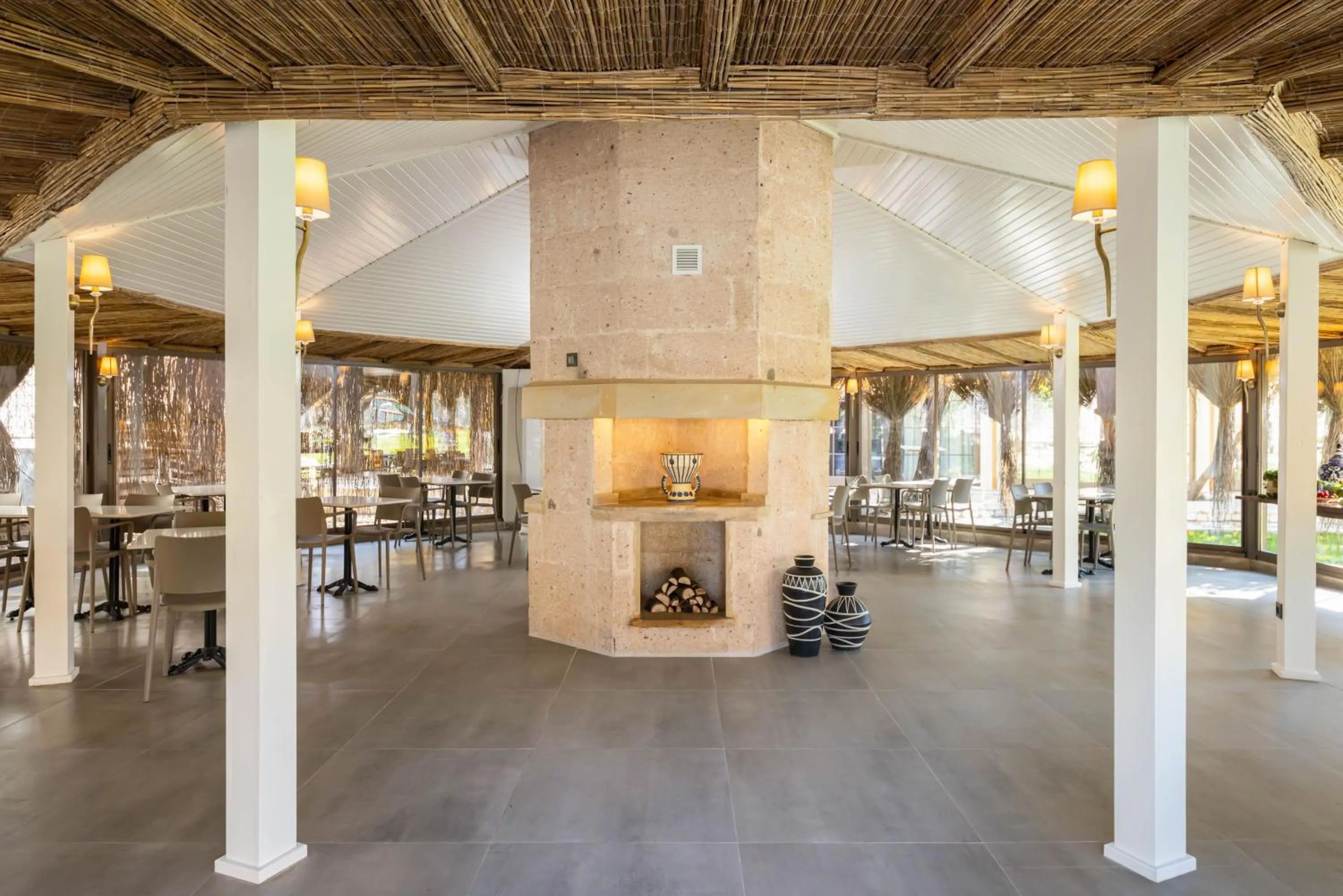 Restaurant/places to eat in Ema Houses