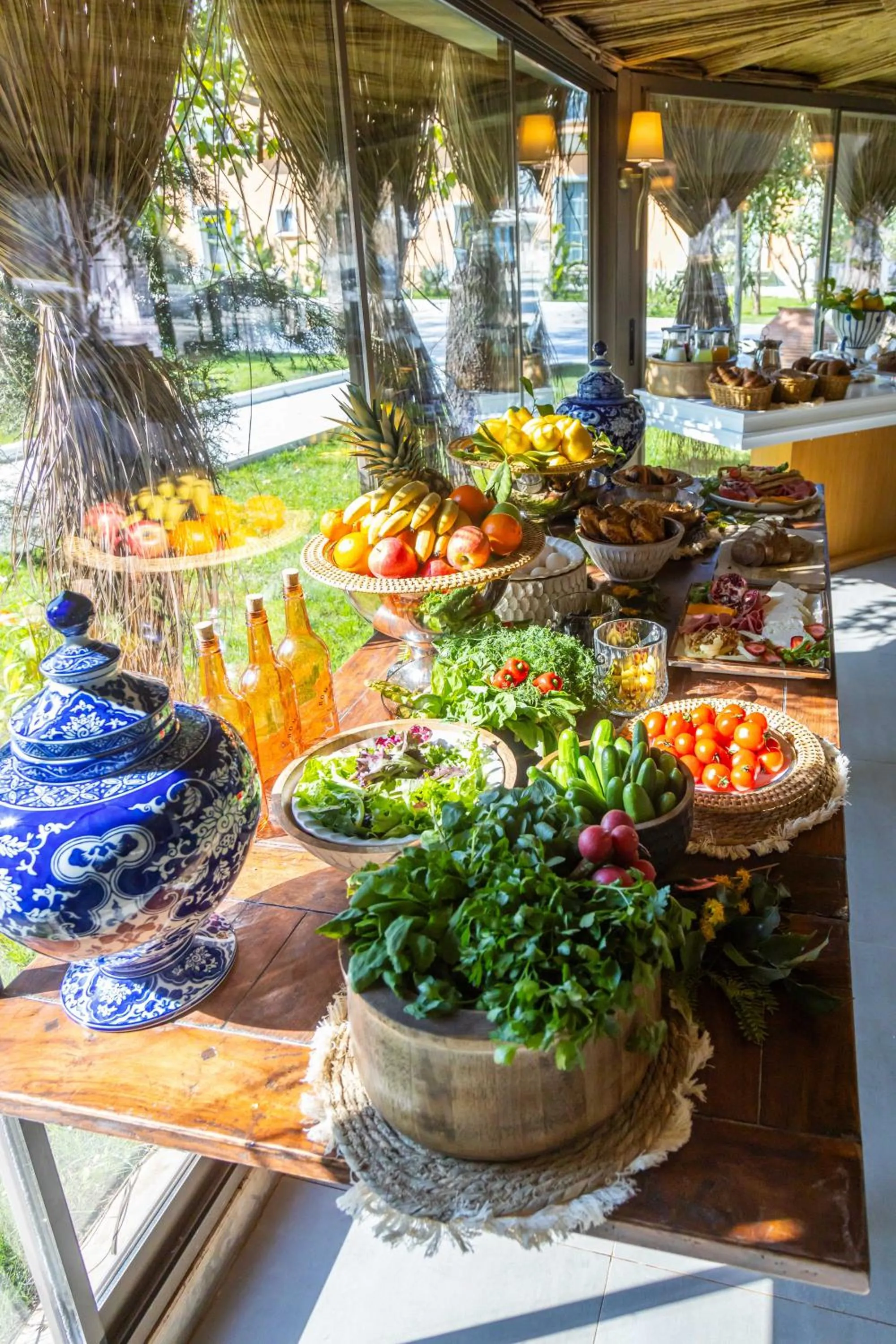 Restaurant/places to eat in Ema Houses