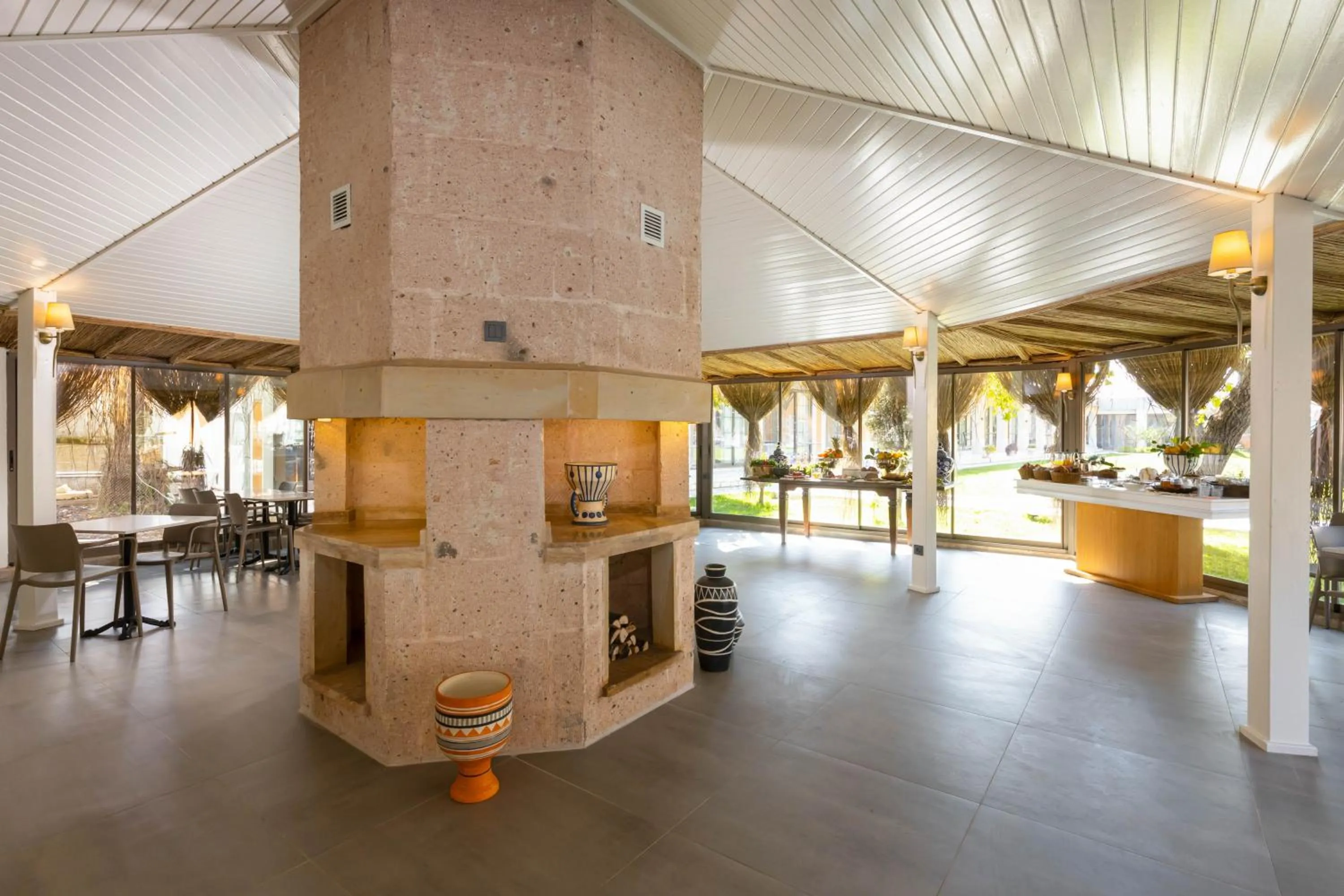 Restaurant/places to eat in Ema Houses