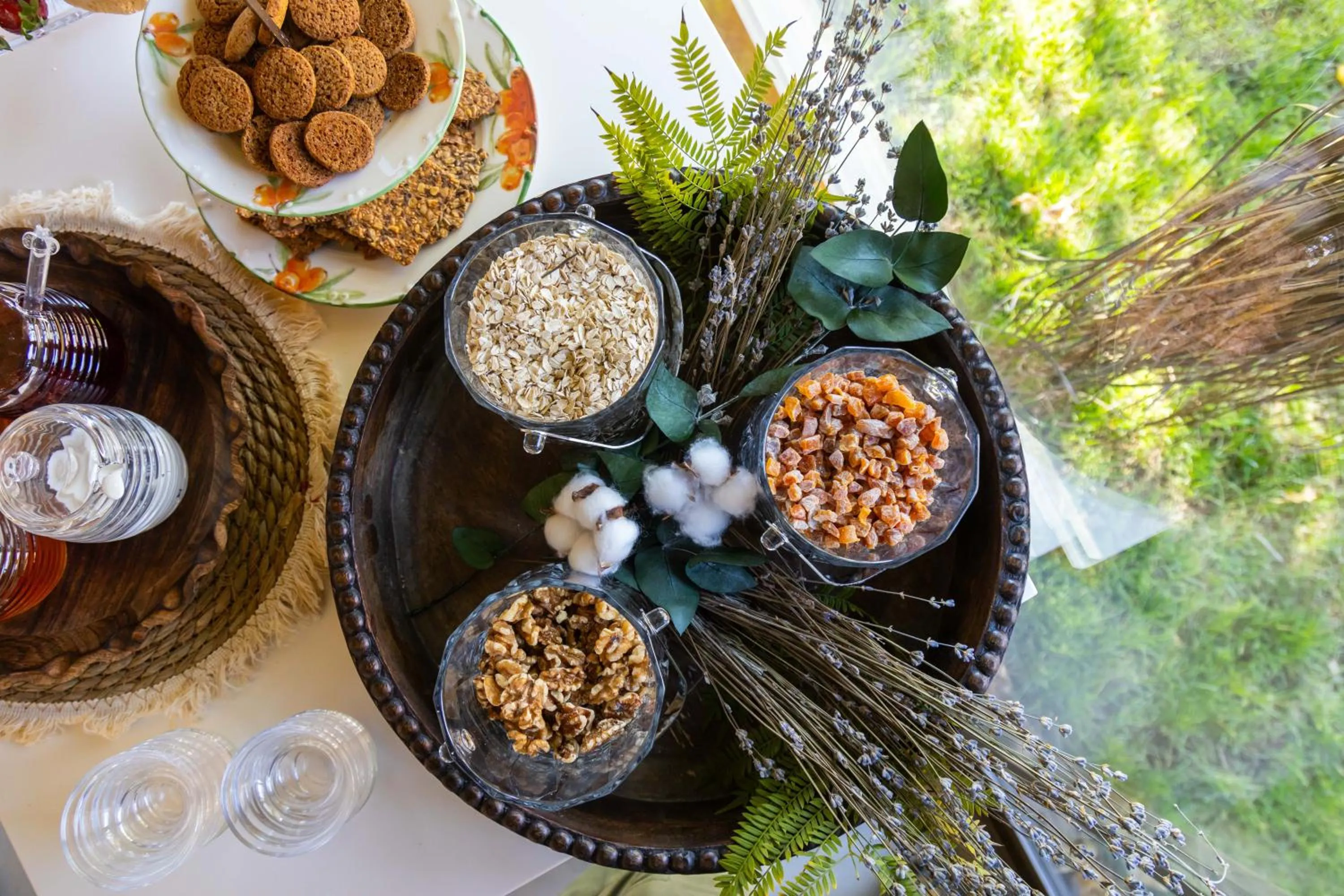 Restaurant/places to eat in Ema Houses