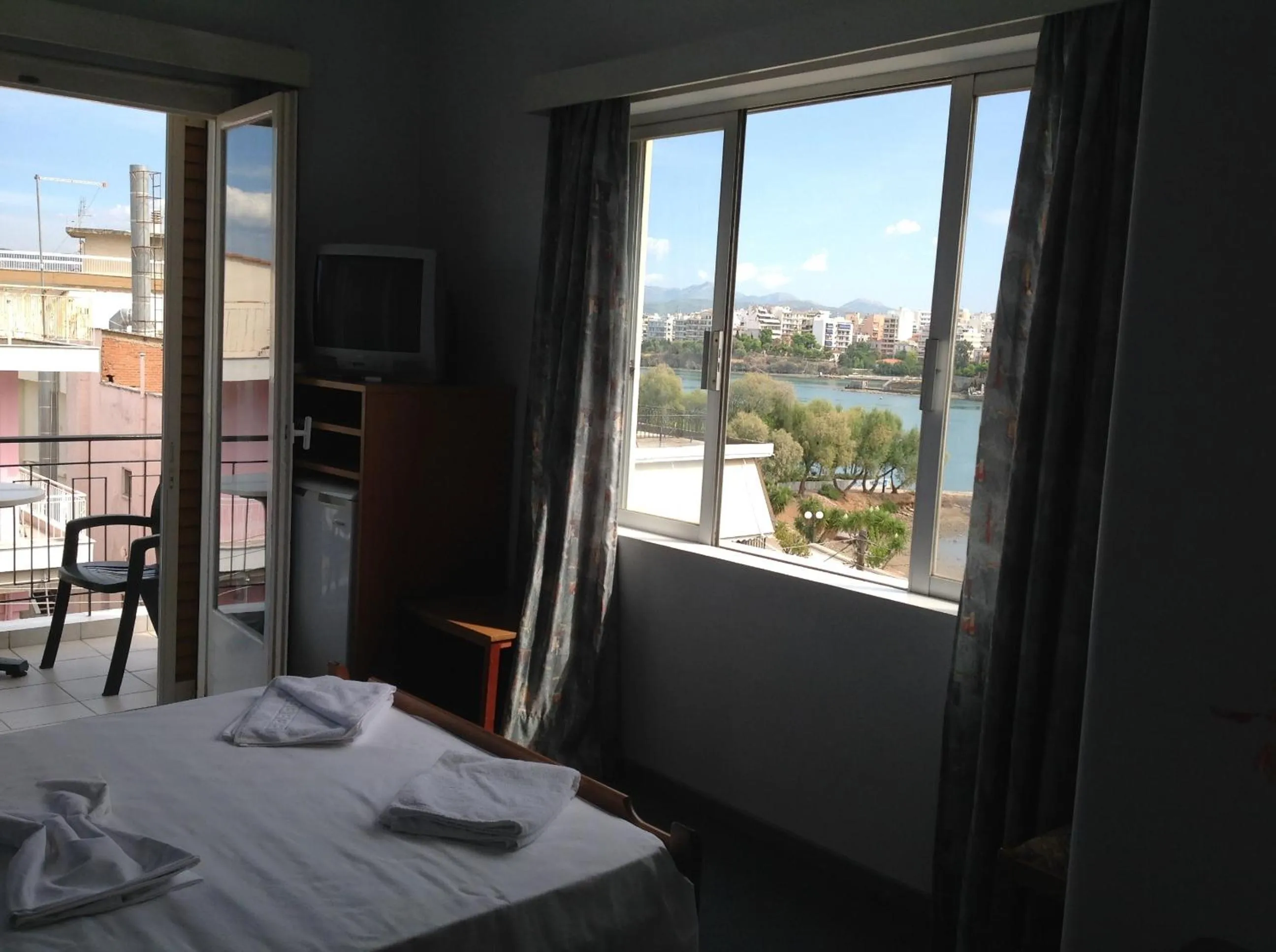 Photo of the whole room, Bed in Morfeas Hotel