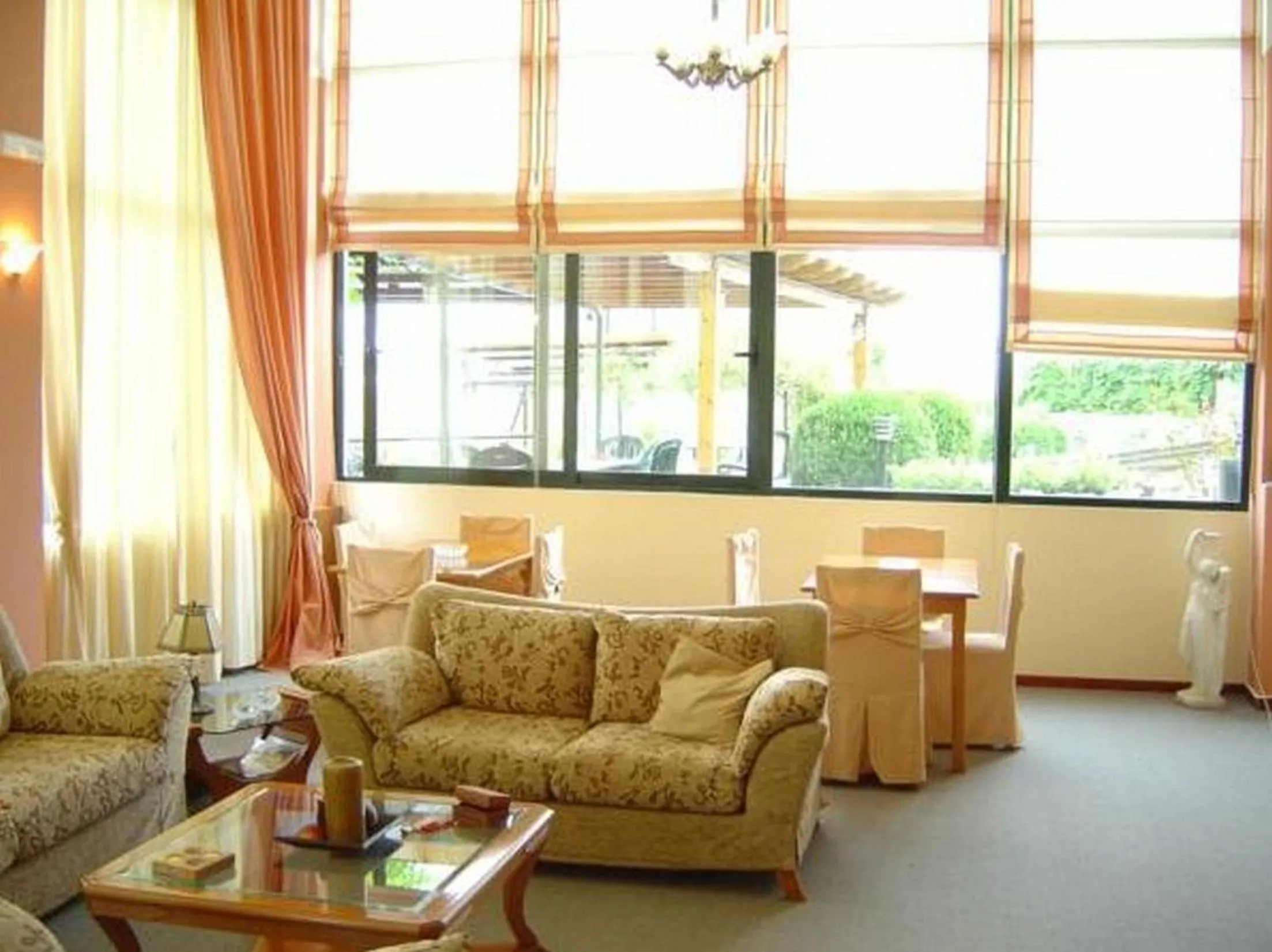 Communal lounge/ TV room in Morfeas Hotel