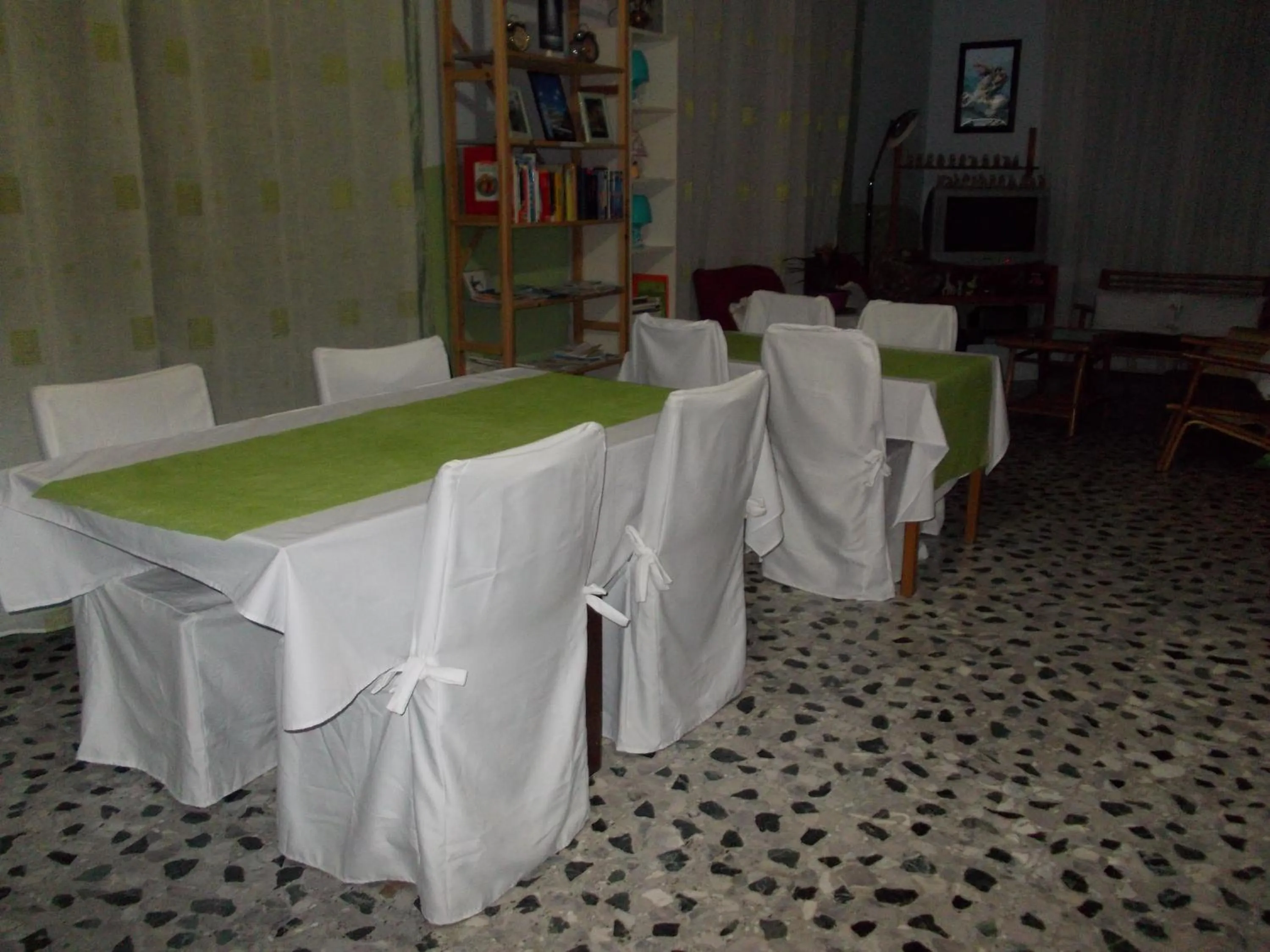 Restaurant/places to eat in Big Brother Bed & Rooms