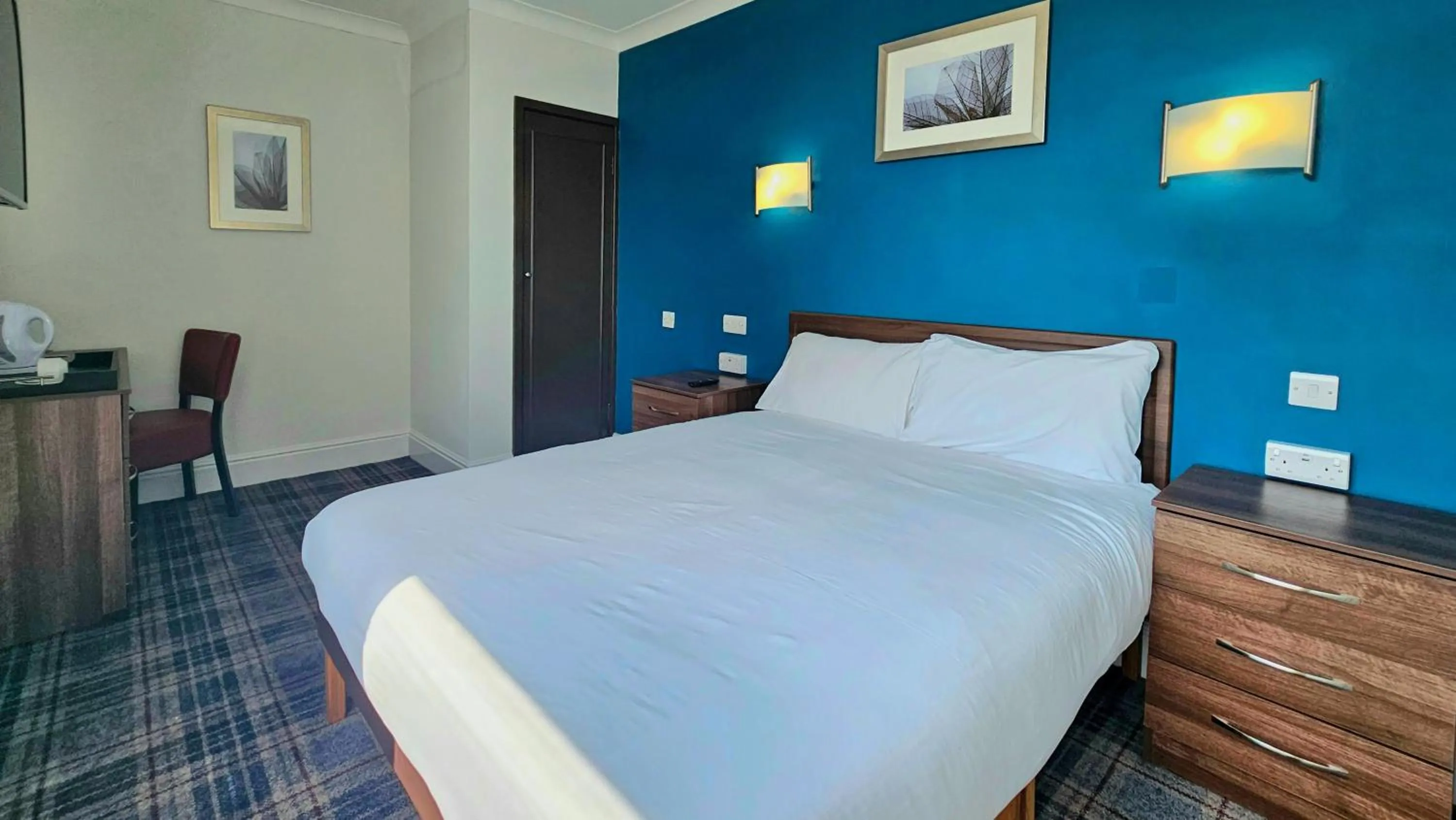 Bed in Hampstead Britannia