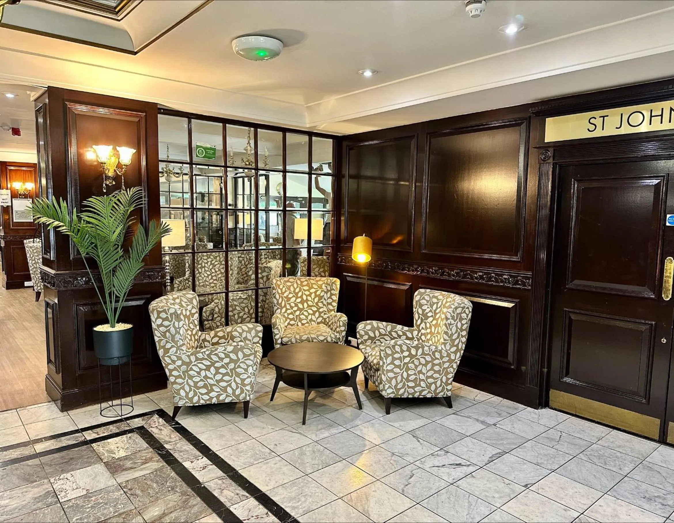 Lobby or reception in Hampstead Britannia