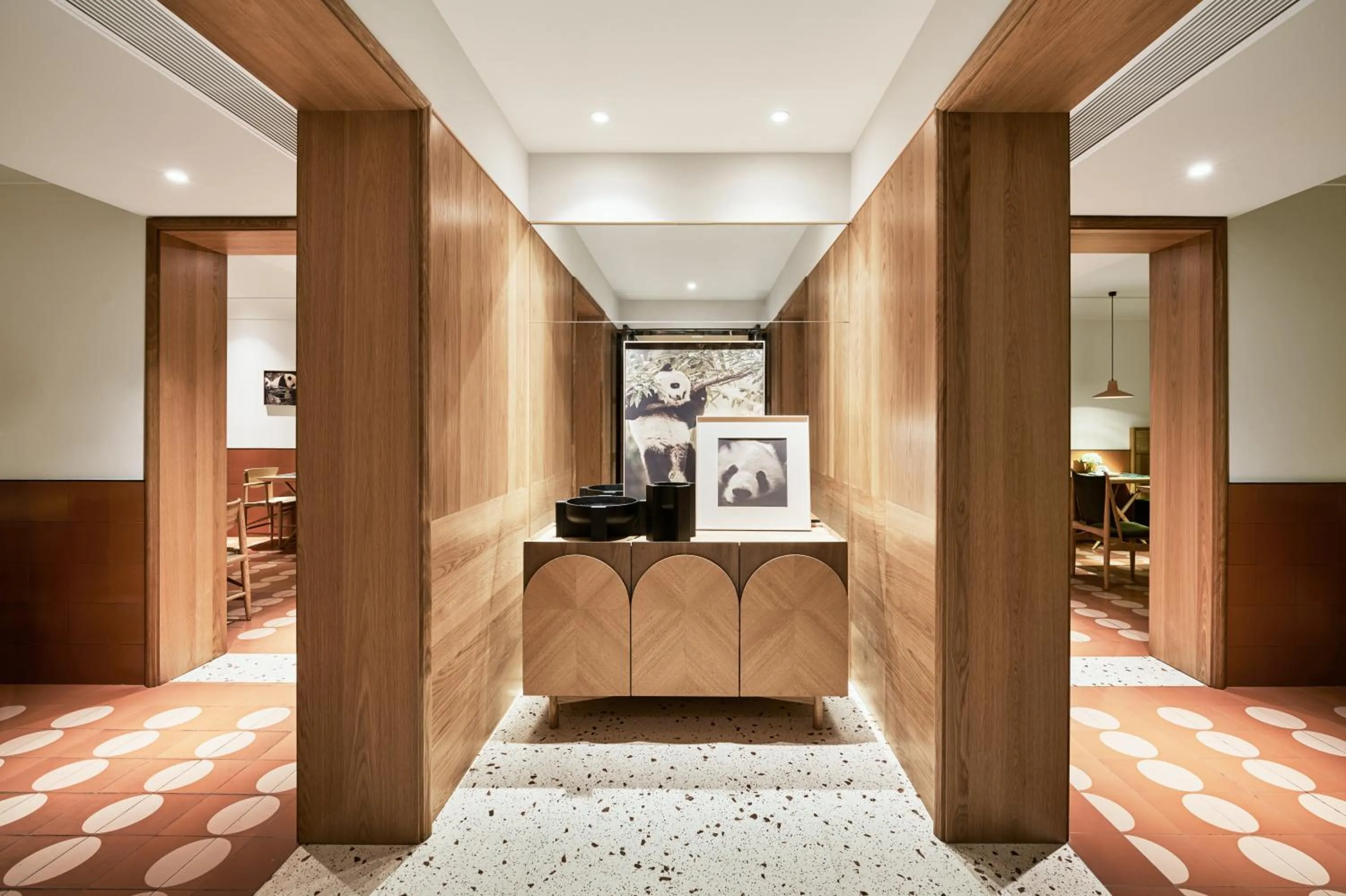 Restaurant/places to eat in Panda Hotel