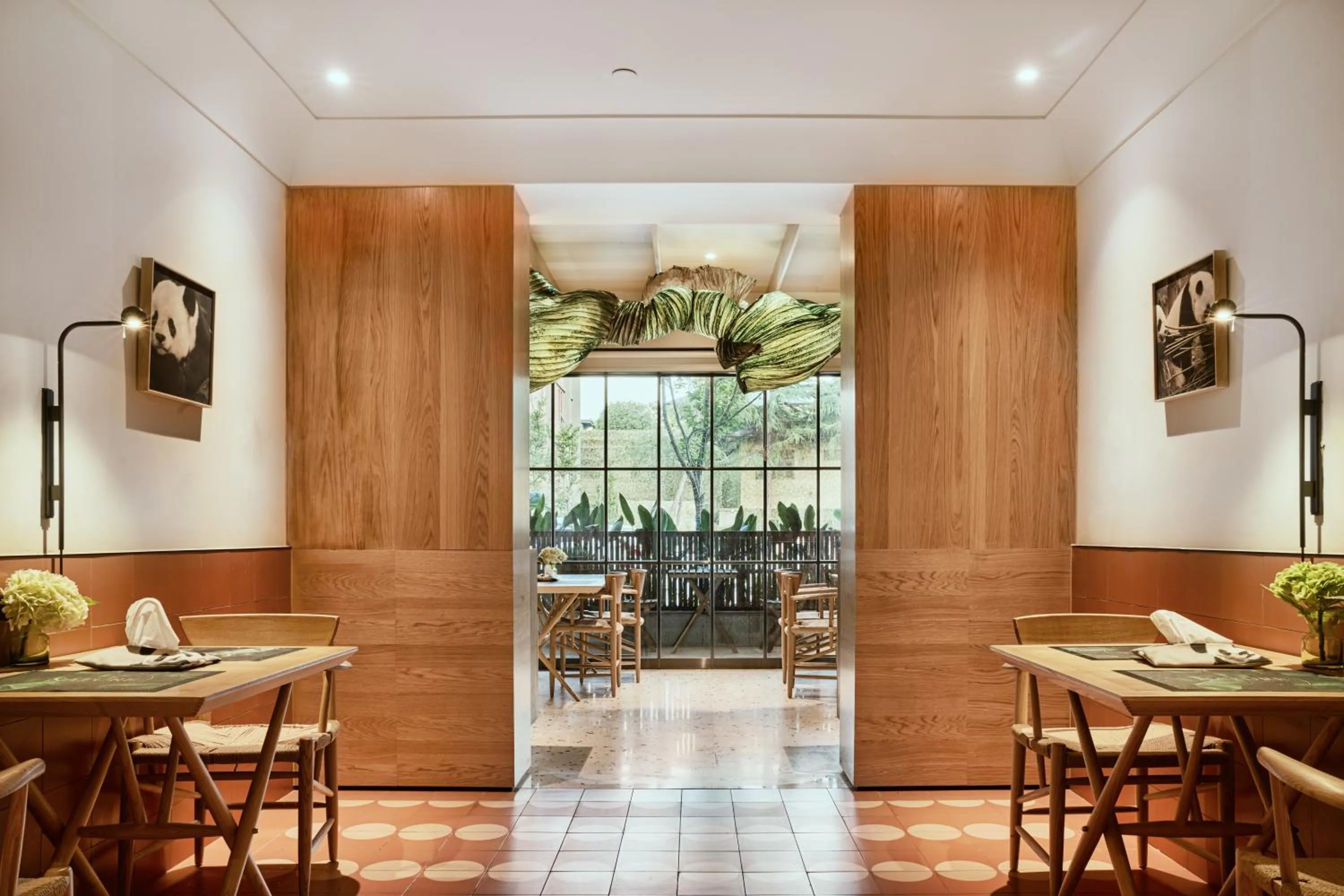 Restaurant/places to eat in Panda Hotel