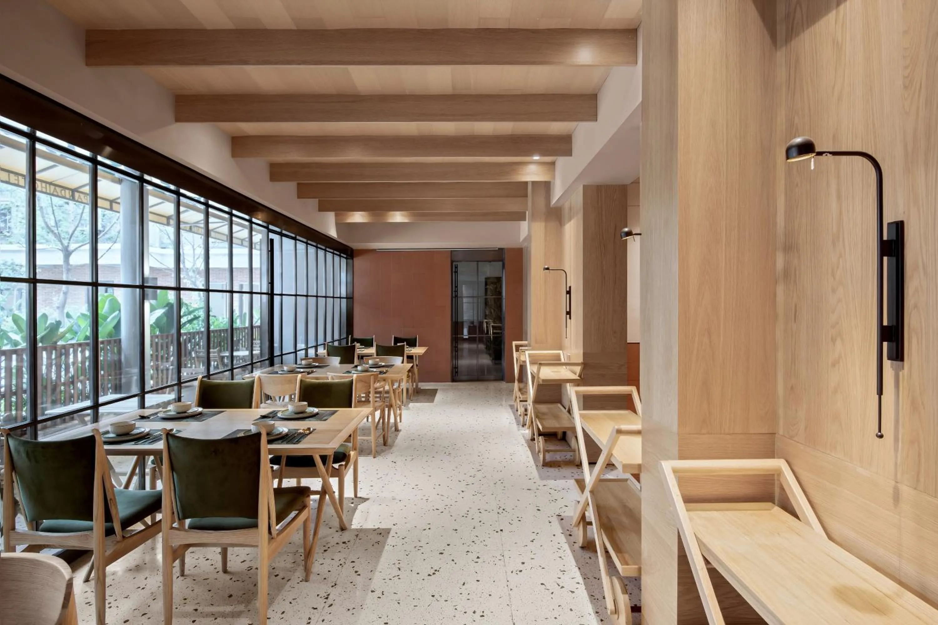 Restaurant/places to eat in Panda Hotel