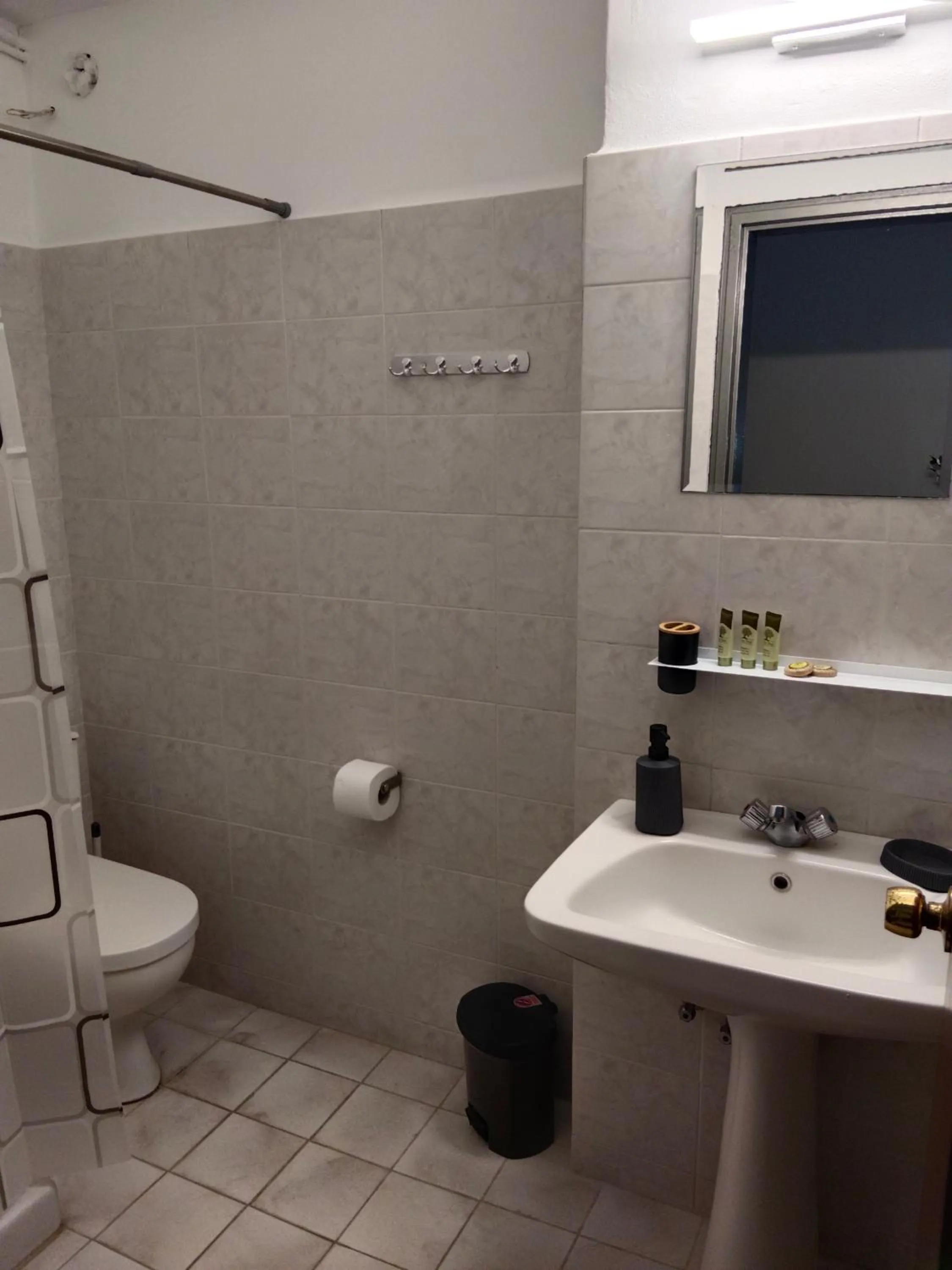 Shower in Pyrgos Hotel Apartments