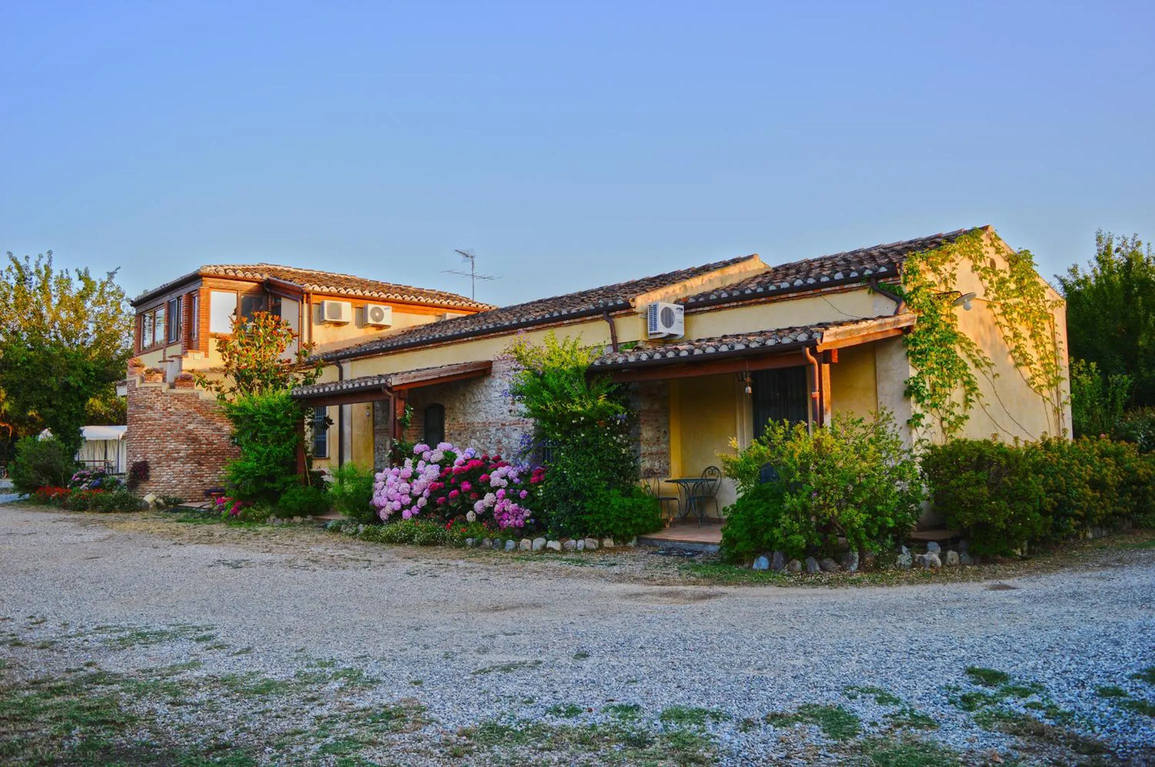 Property building in Agriturismo Frangivento