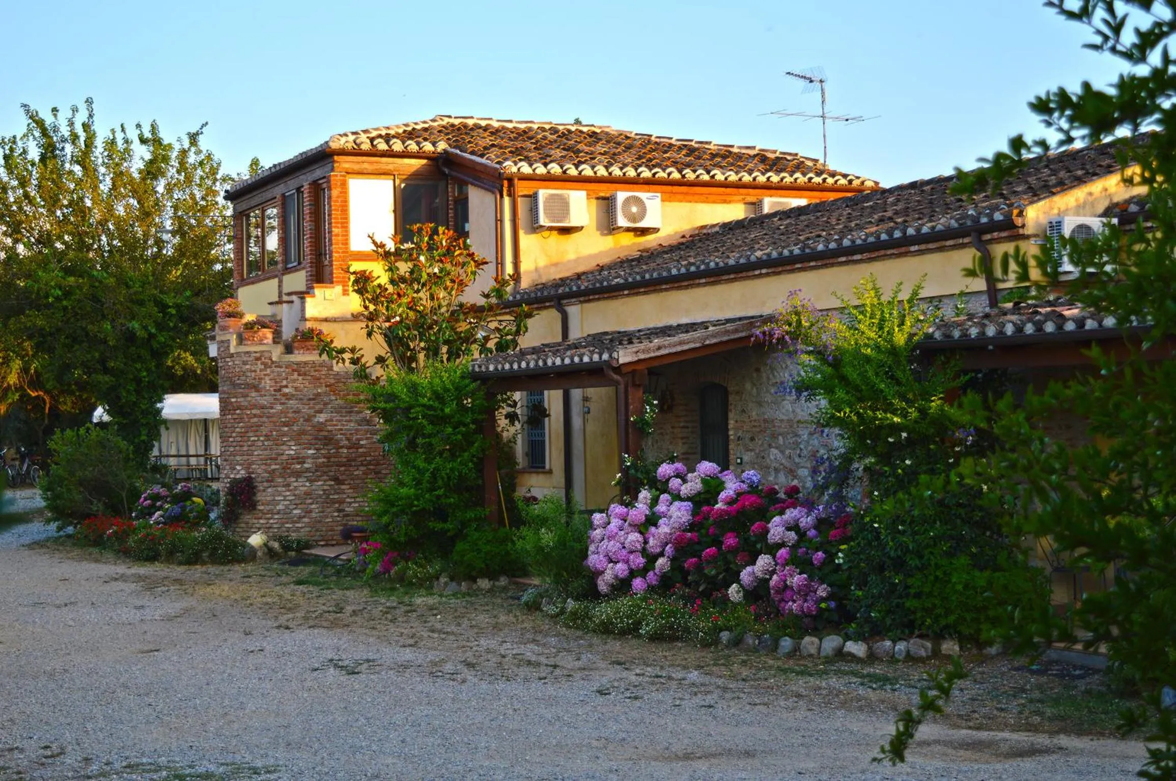Property building in Agriturismo Frangivento