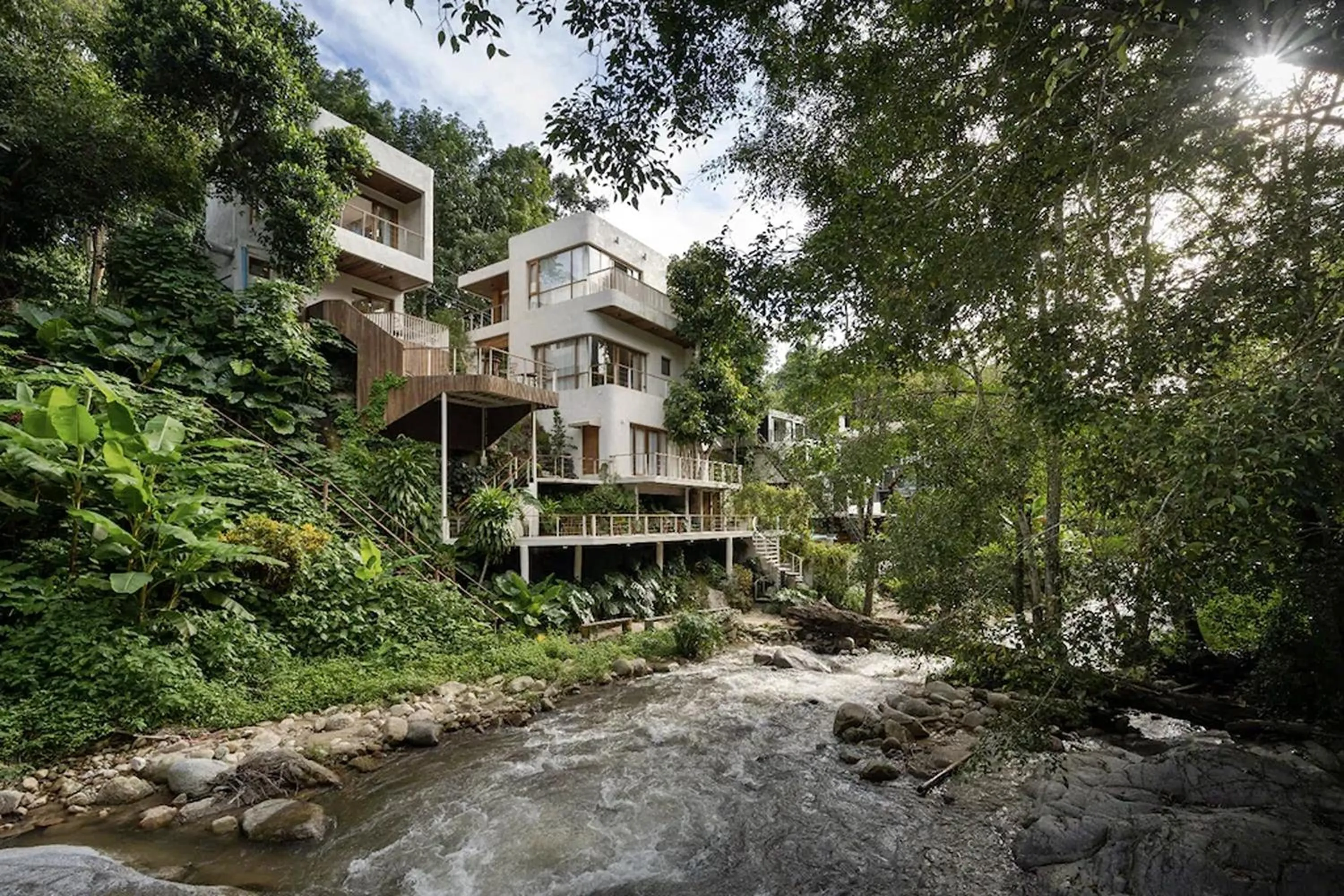 Property building in Taryn Tara Cafe and Stay