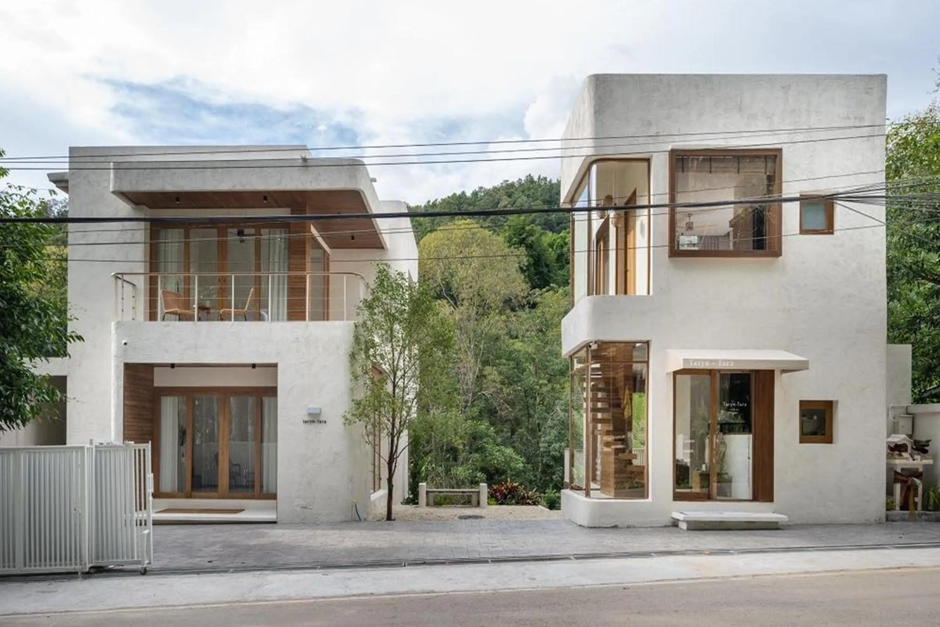 Property building in Taryn Tara Cafe and Stay