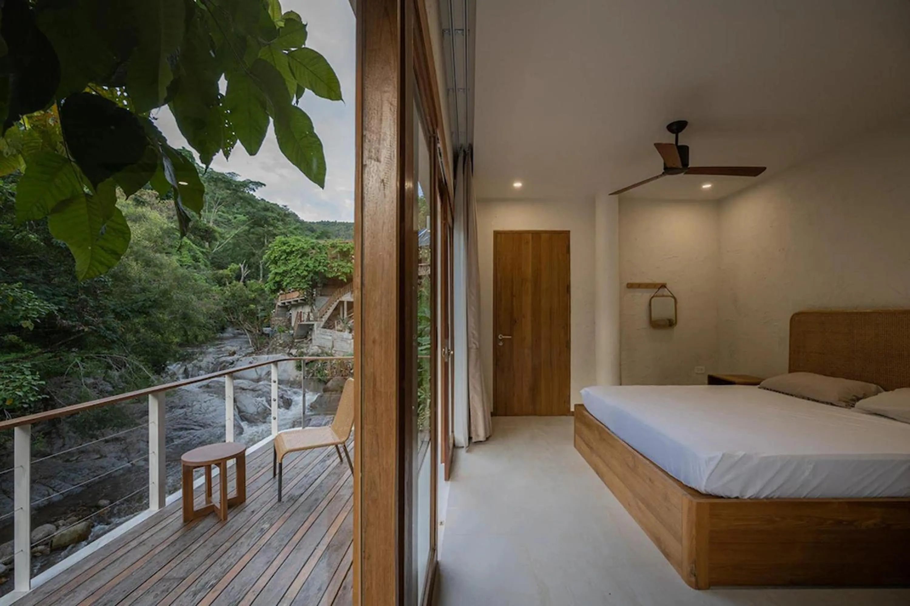 Bed in Taryn Tara Cafe and Stay