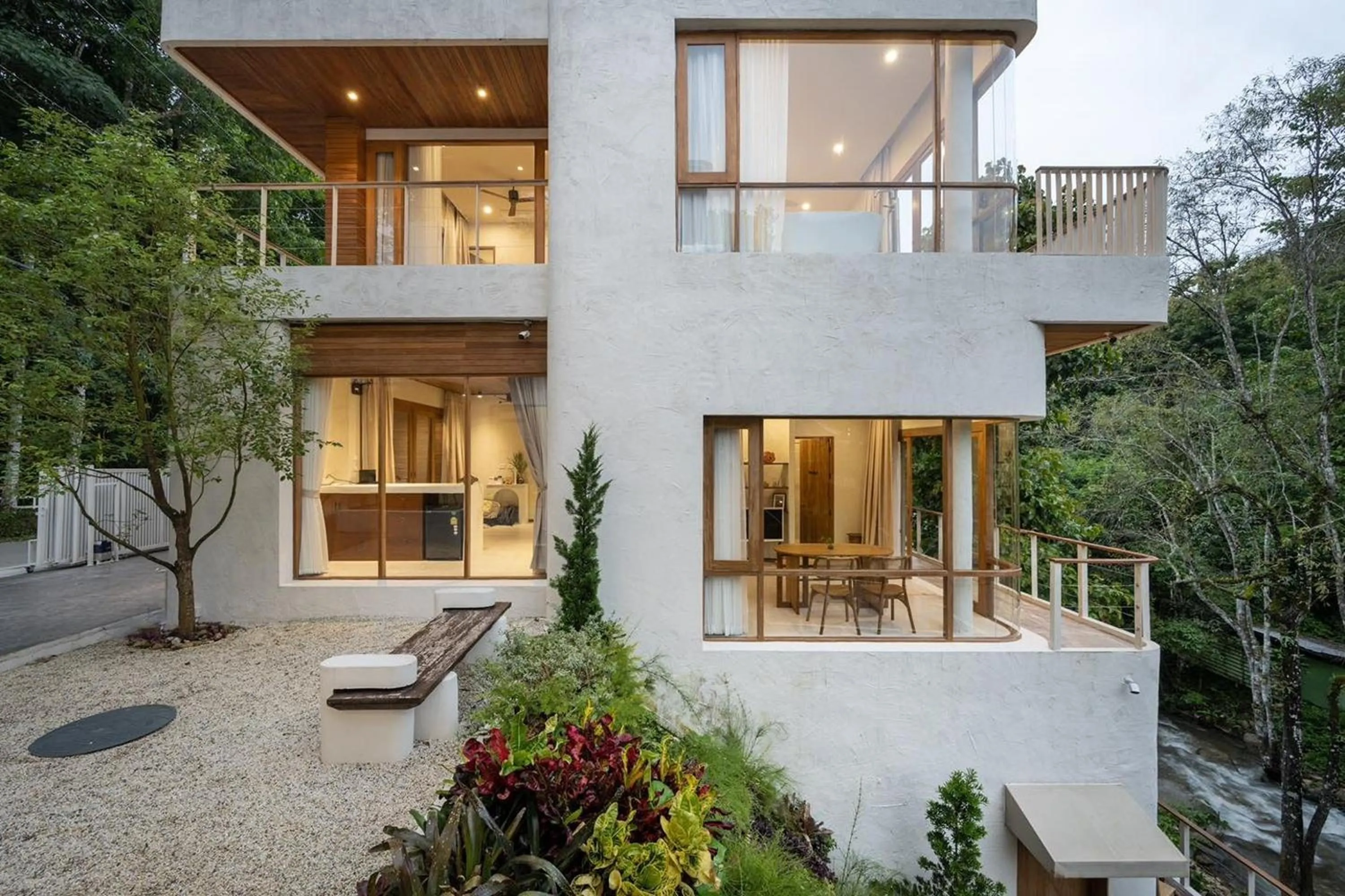 Property building in Taryn Tara Cafe and Stay