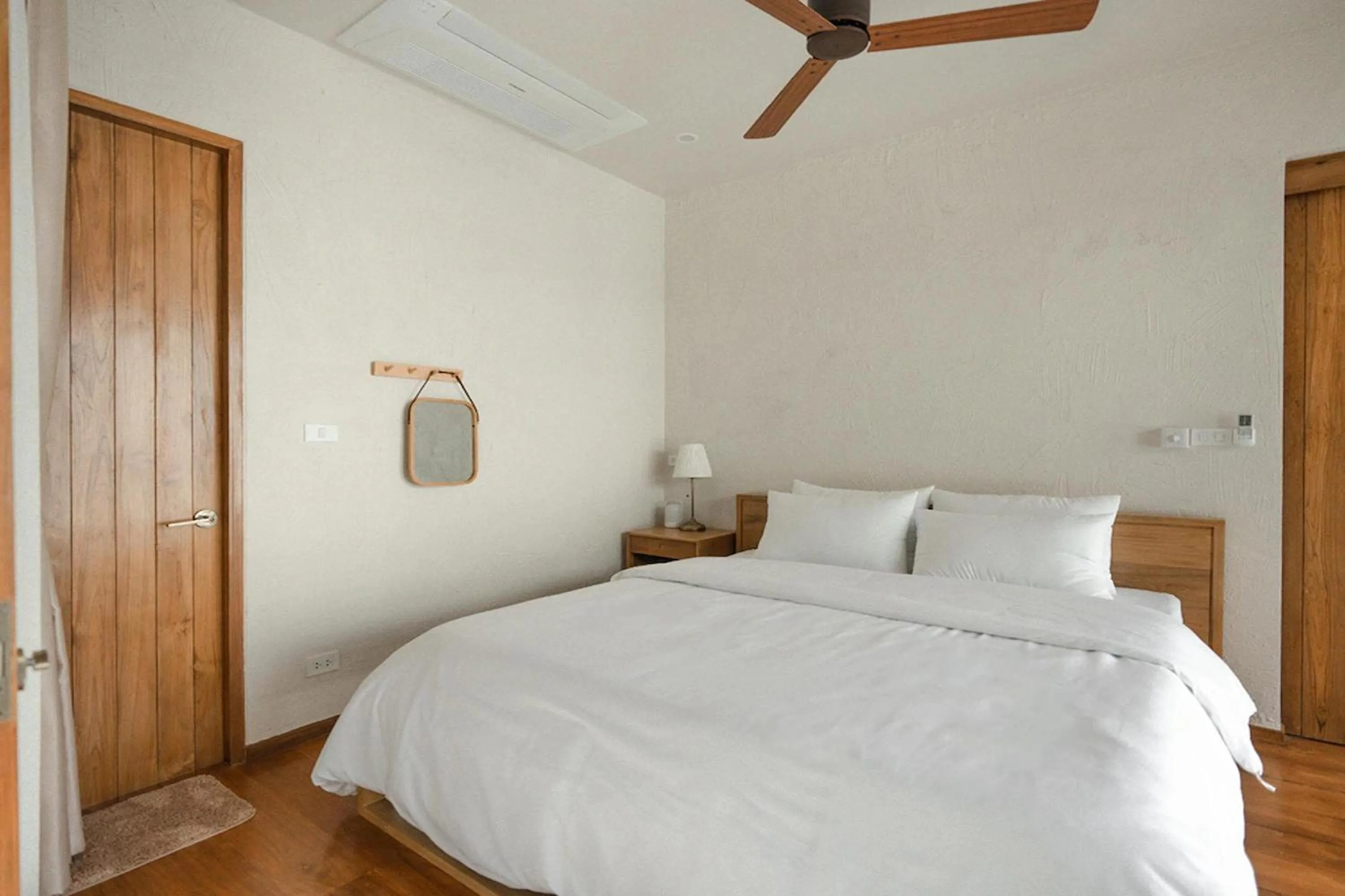 Bed in Taryn Tara Cafe and Stay