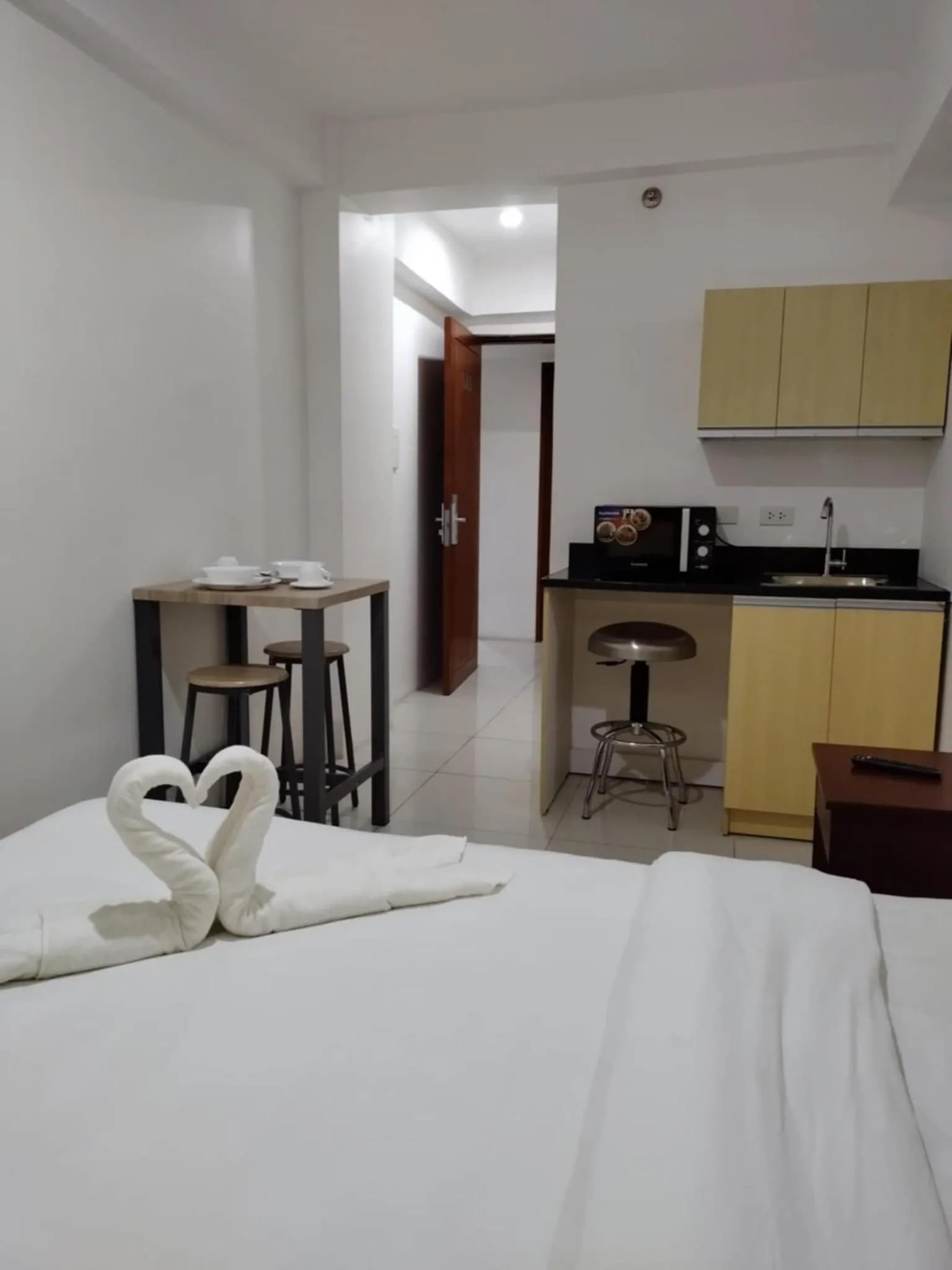 Dining area, Bed in Dian SUITES 1