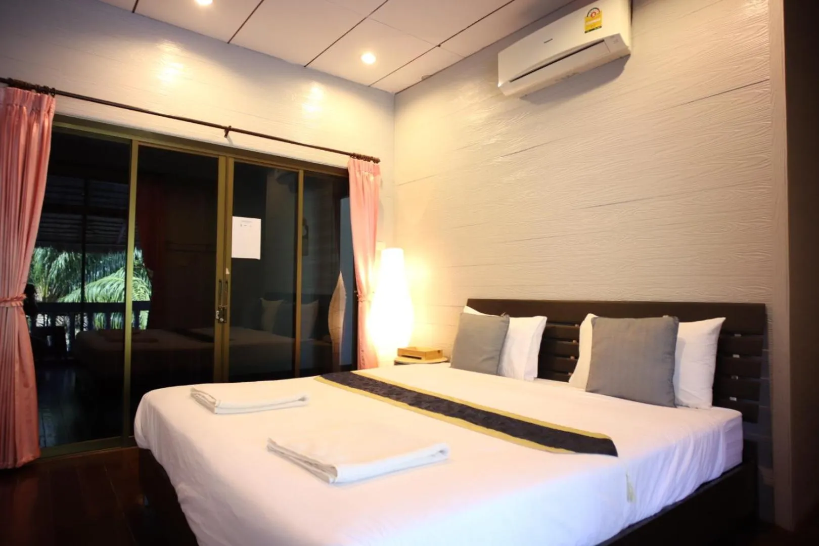 Bed in Marina hut guest house