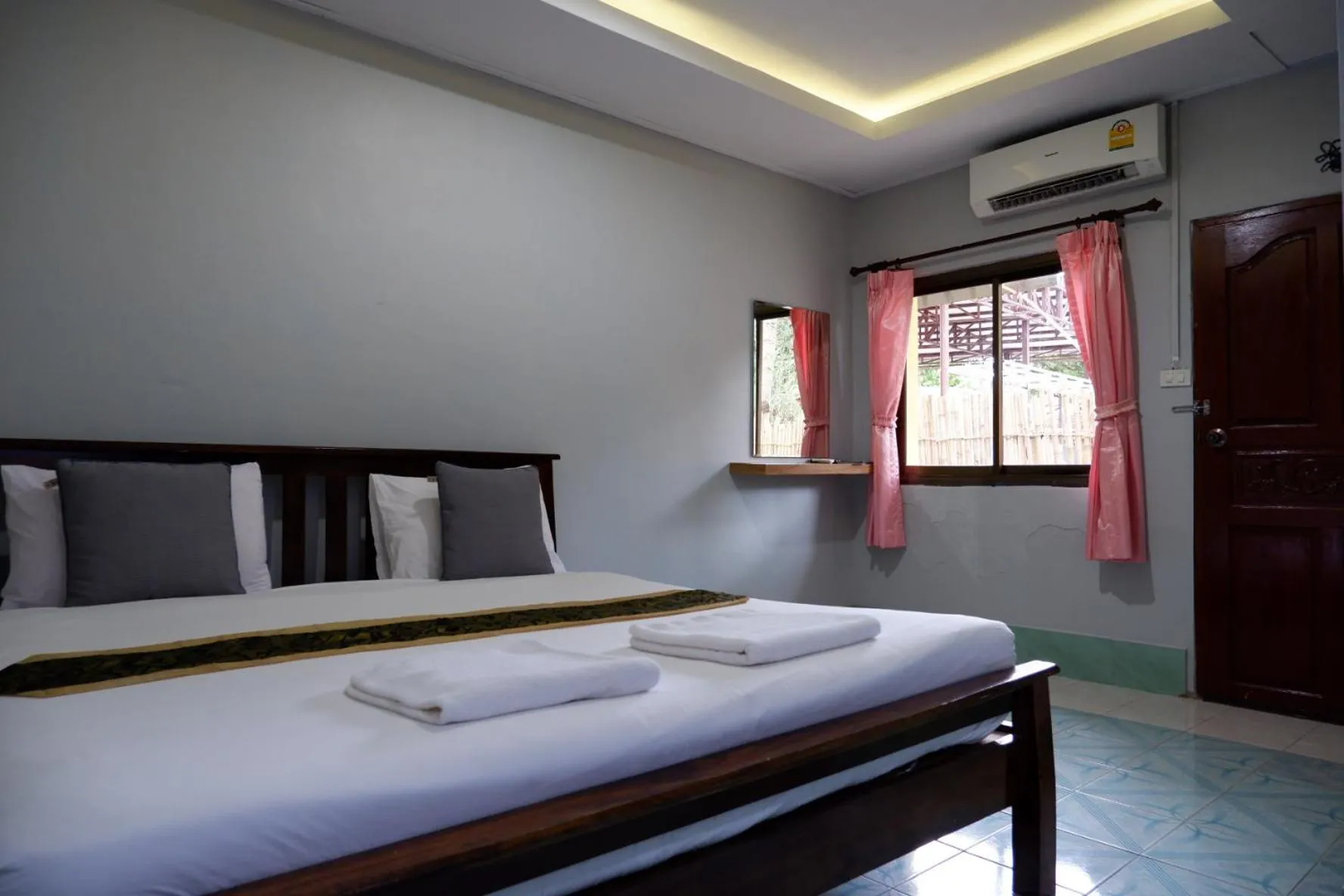 Bed in Marina hut guest house