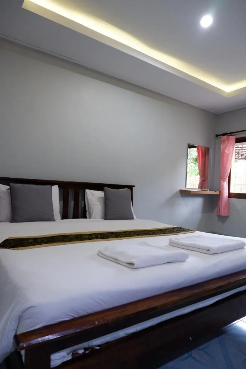 Bed in Marina hut guest house