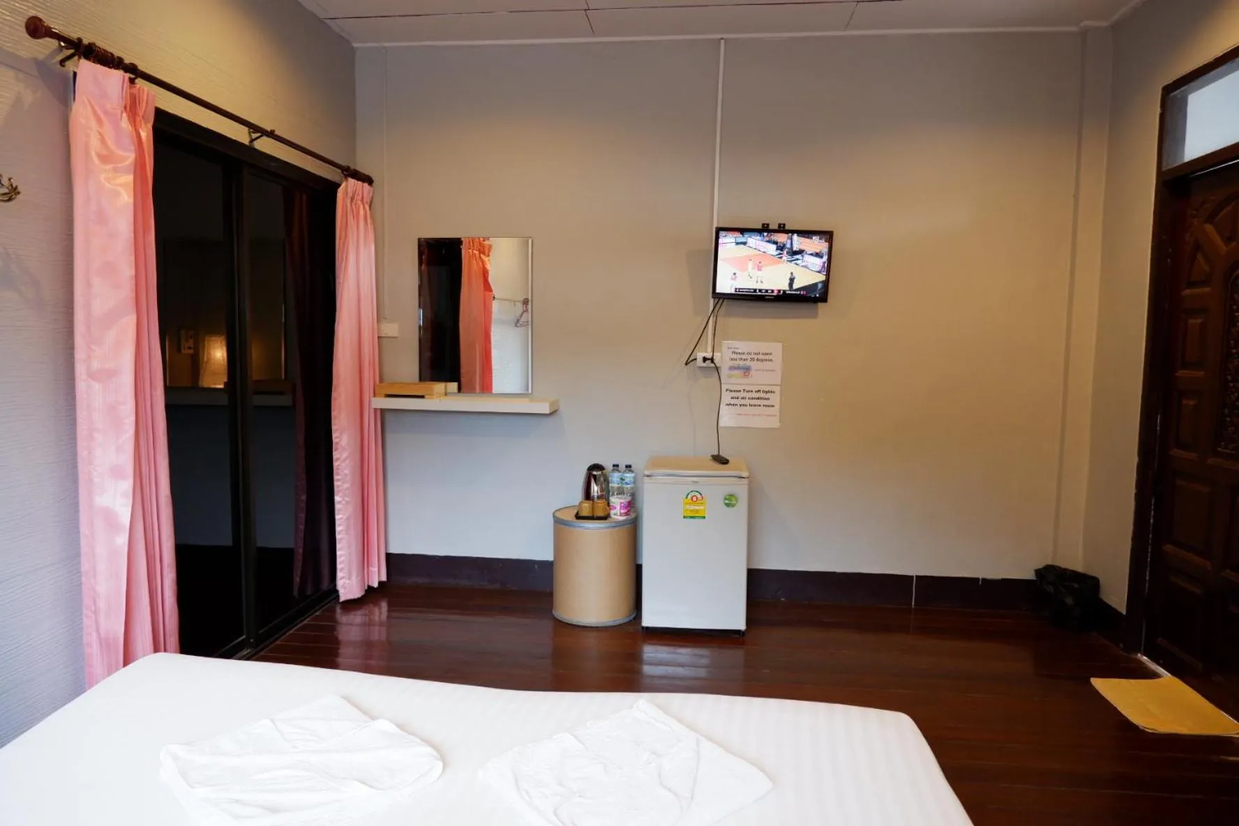 Bed in Marina hut guest house