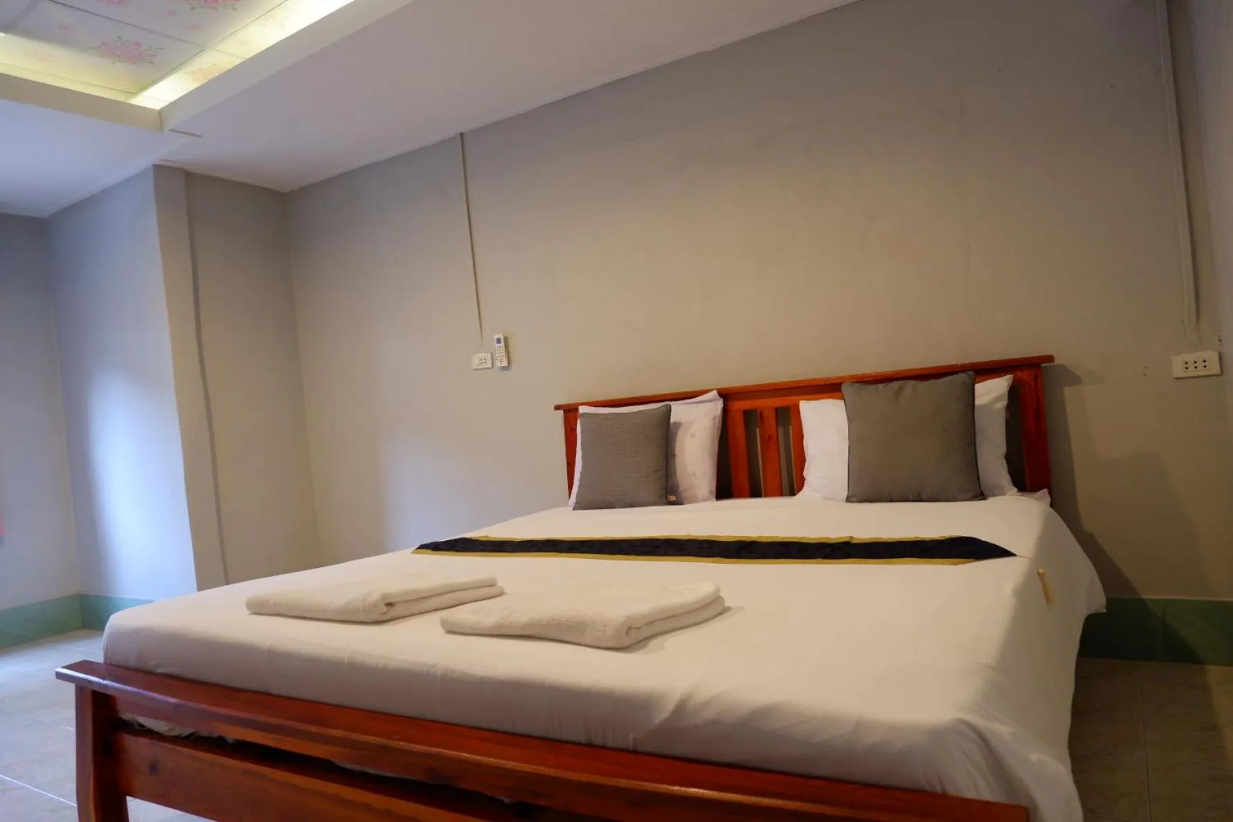 Bed in Marina hut guest house