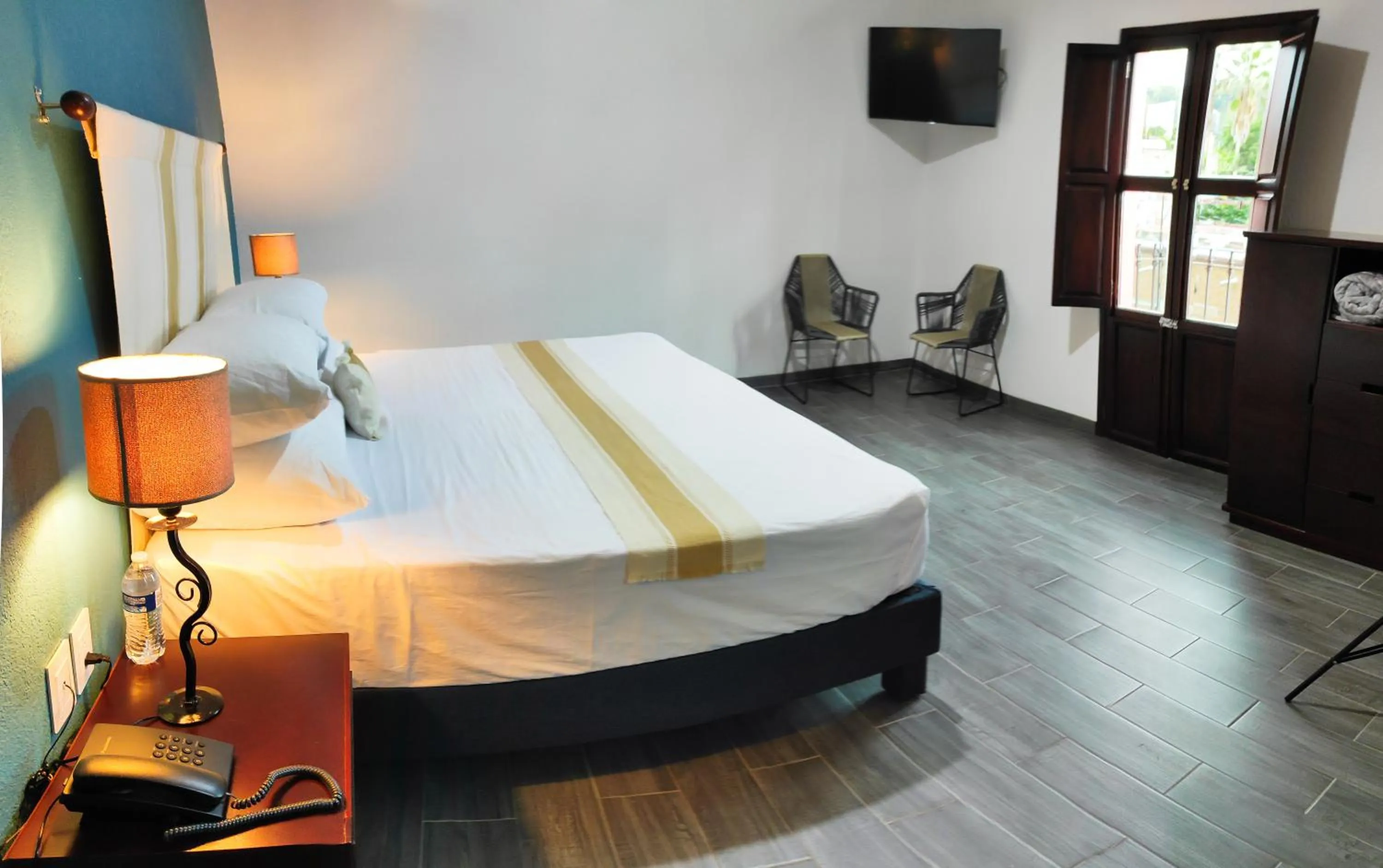 Photo of the whole room, Bed in Nueve Agaves Hotel