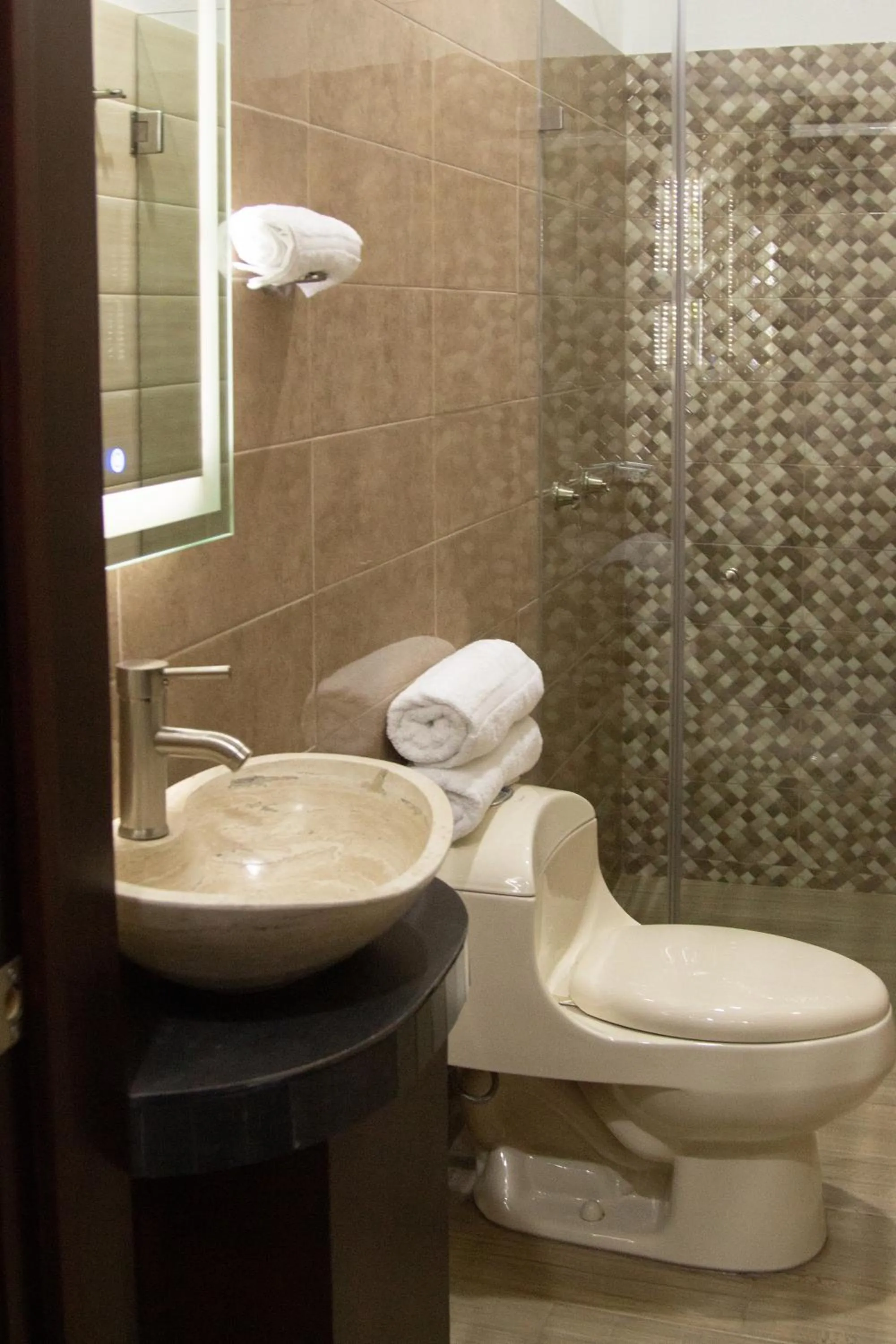 Shower in Nueve Agaves Hotel