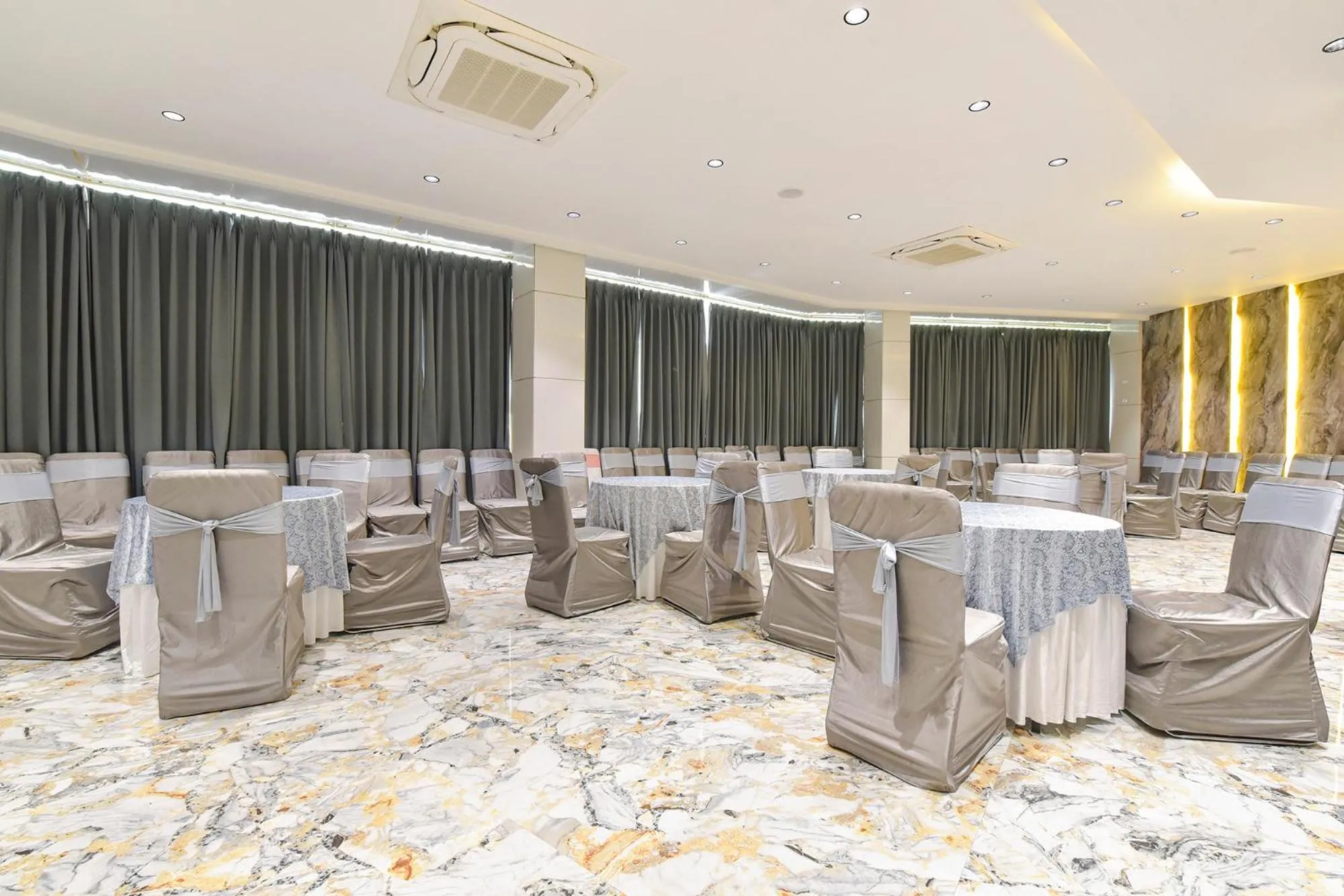 Banquet/Function facilities in FabHotel Prime The Grey Circle