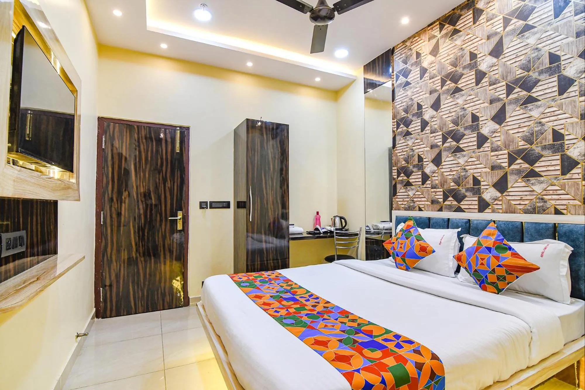 Bed in FabHotel Royal Park Inn - Nr Eden Garden Stadium