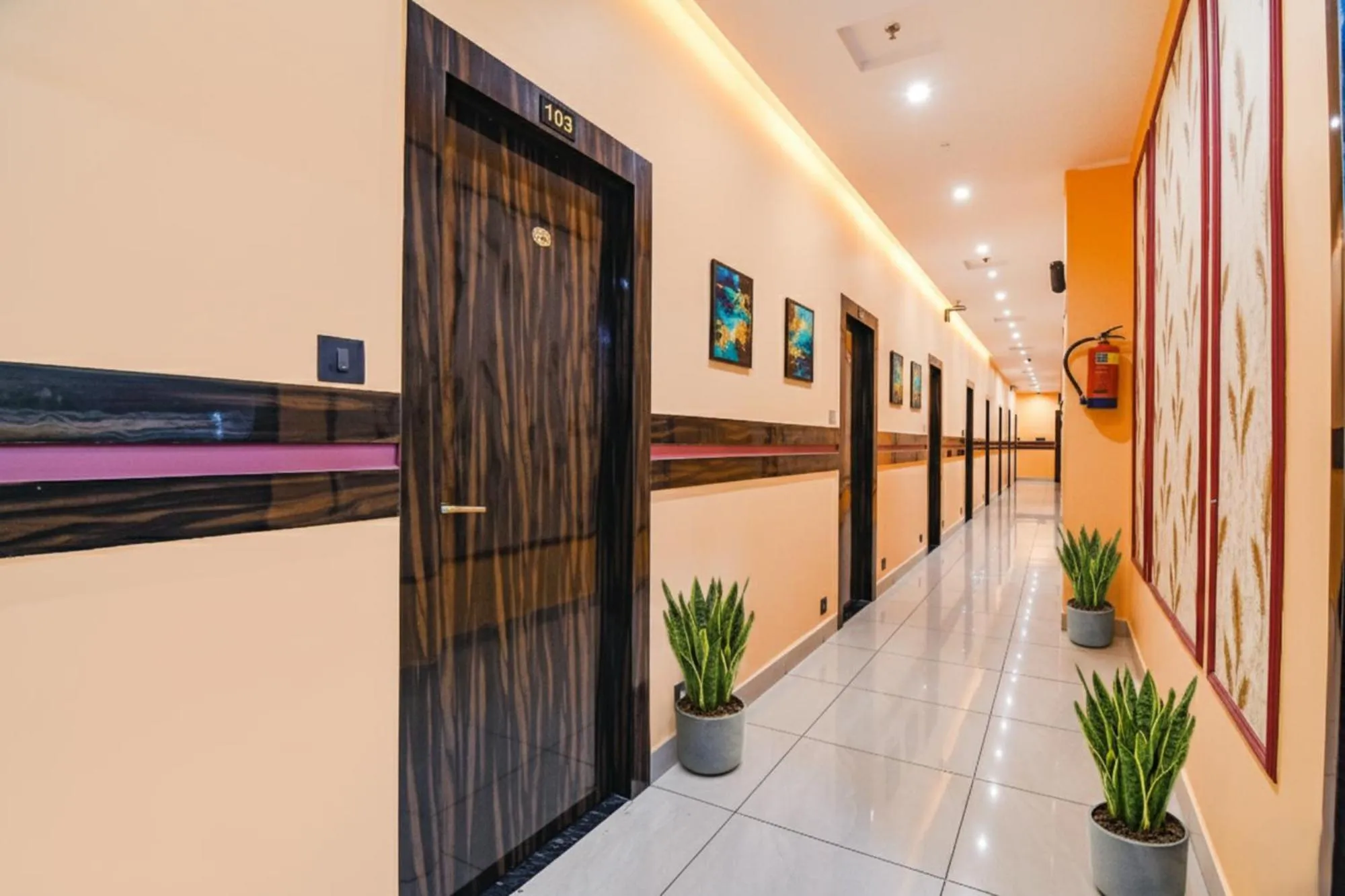 Lobby or reception in FabHotel Royal Park Inn - Nr Eden Garden Stadium