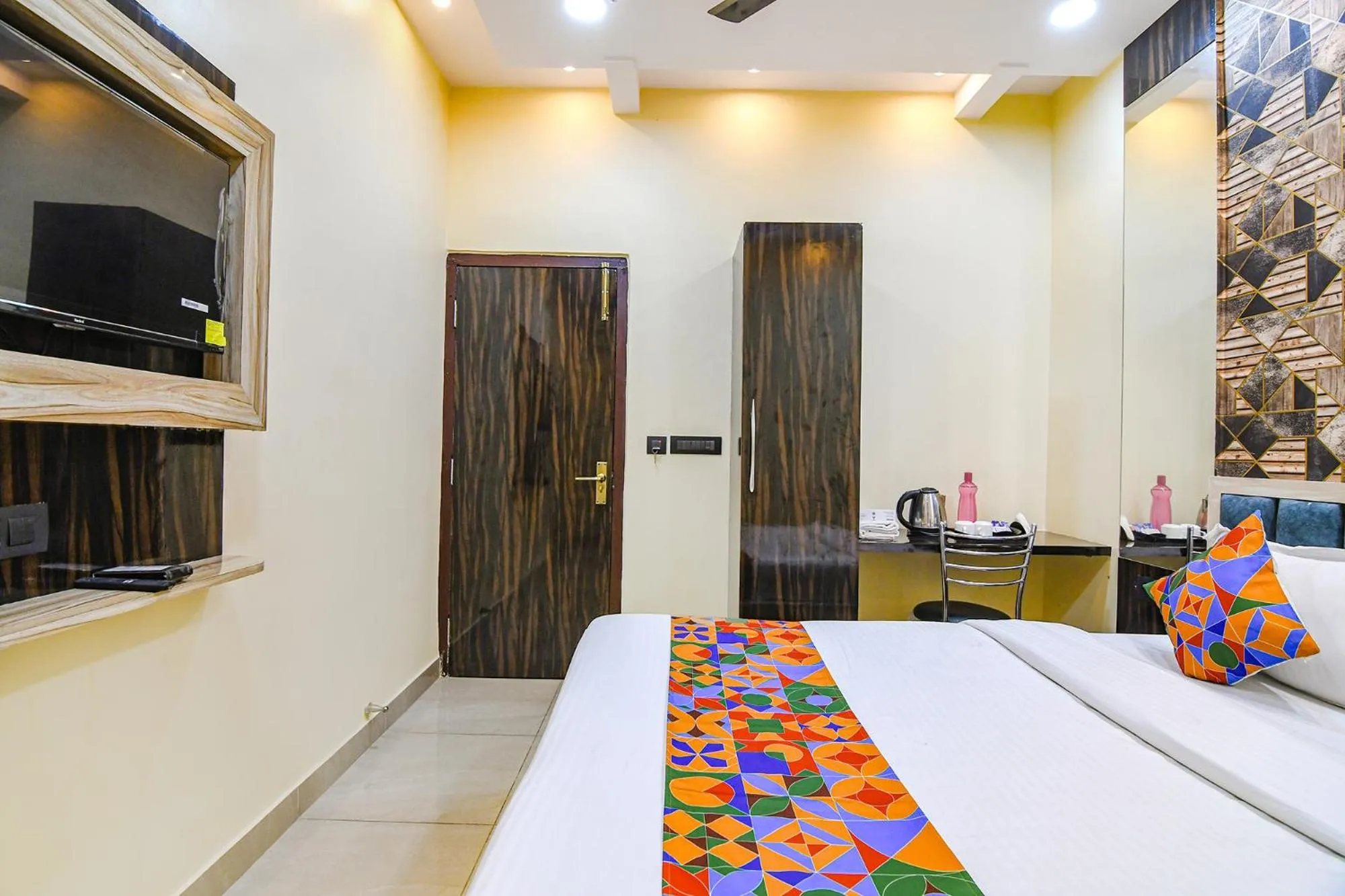 Bed in FabHotel Royal Park Inn - Nr Eden Garden Stadium