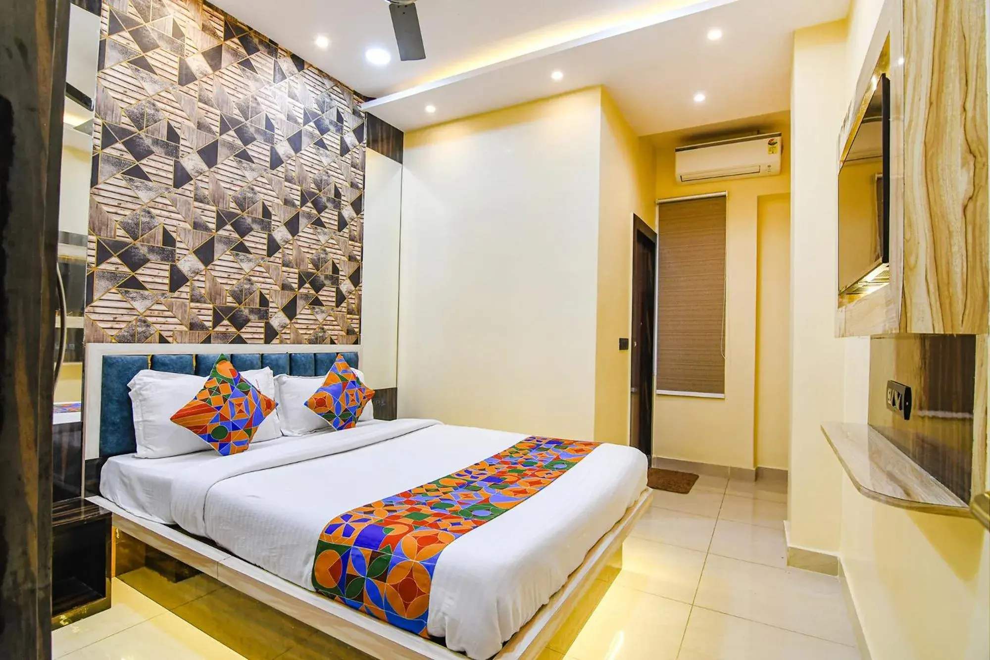 Double Room - single occupancy in FabHotel Royal Park Inn - Nr Eden Garden Stadium Double Room - single occupancy in FabHotel Royal Park Inn - Nr Eden Garden Stadium