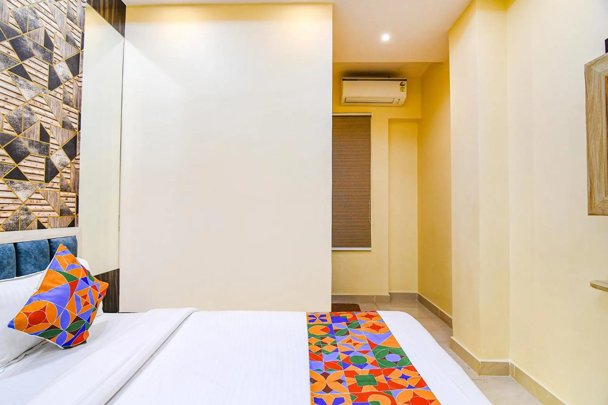 Bed in FabHotel Royal Park Inn - Nr Eden Garden Stadium