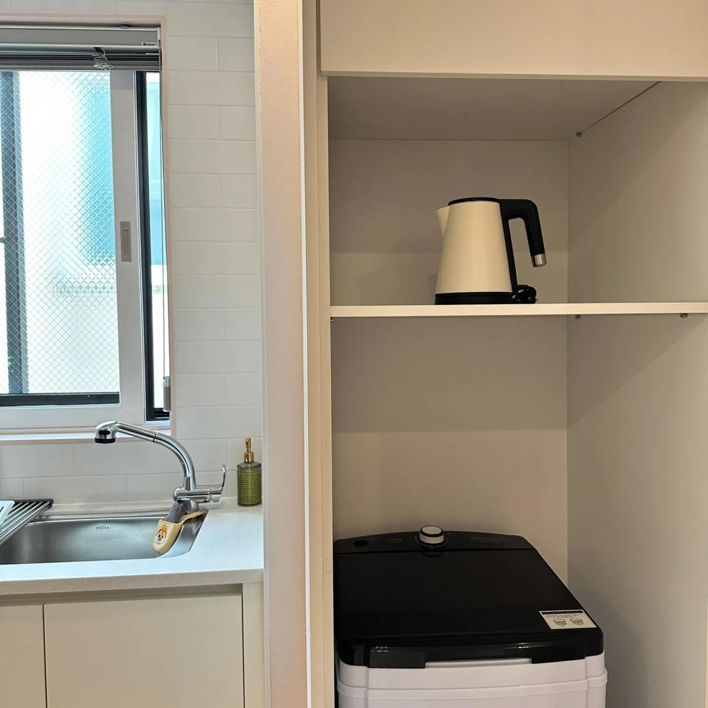 Kitchen or kitchenette in Doan Pool villa & Kids Hotel