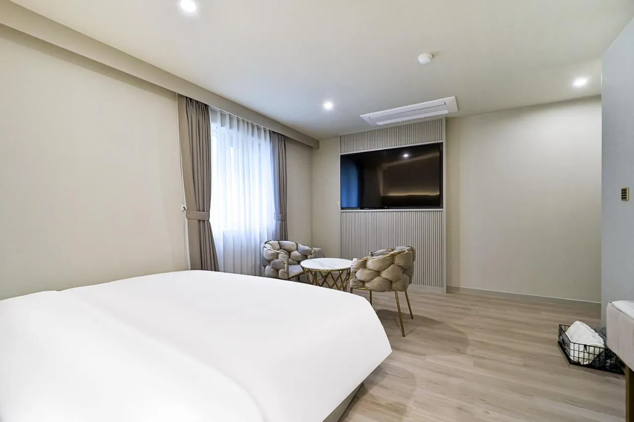 Bedroom, Bed in Denbasta Hotel Daeyeon