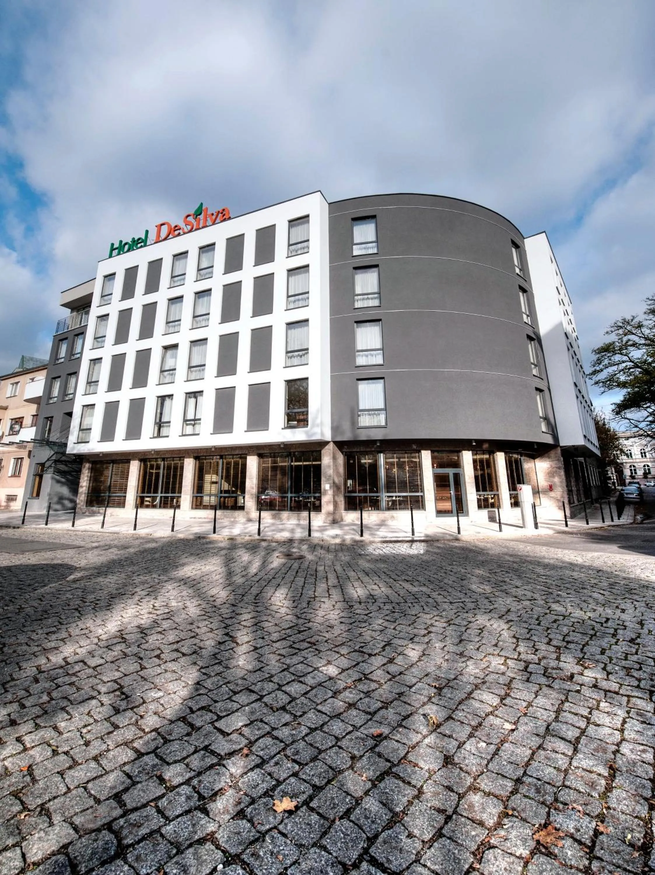 Facade/entrance in Hotel DeSilva Premium Opole