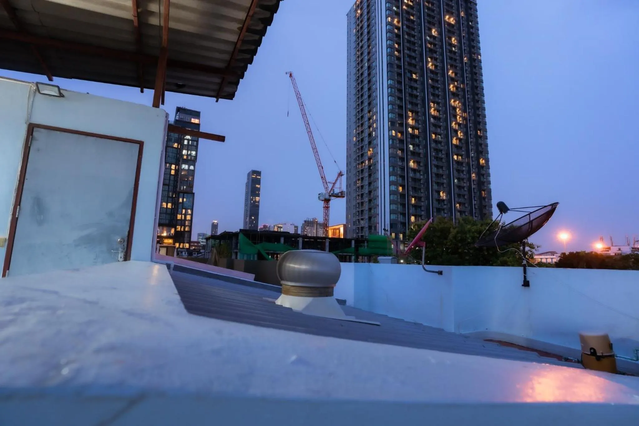 Night in 420 Hostel - Ekkamai Buds & Beds