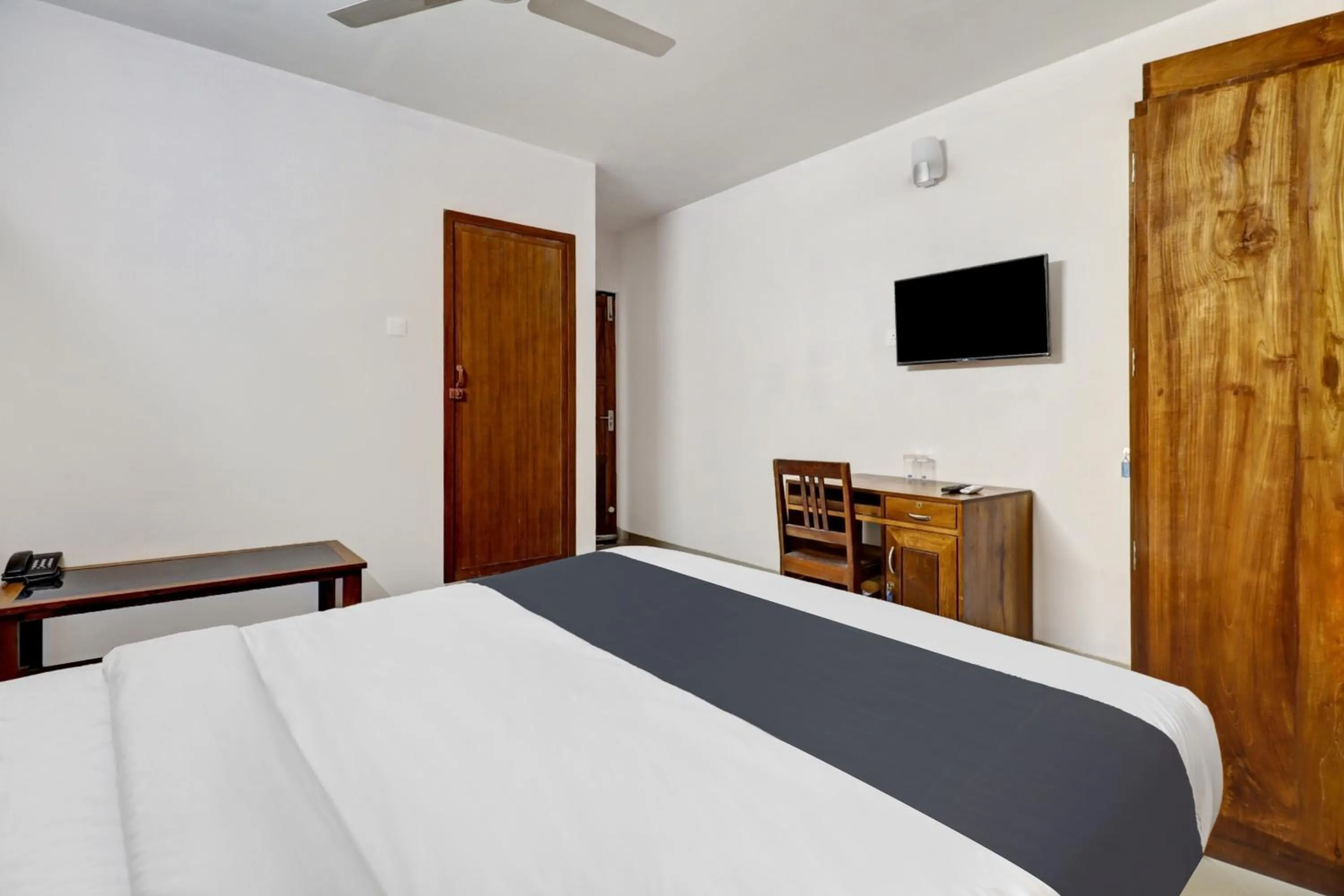 Bedroom, Bed in Super Hotel O Anayara Near Lulu Mall formerly Timber Residency