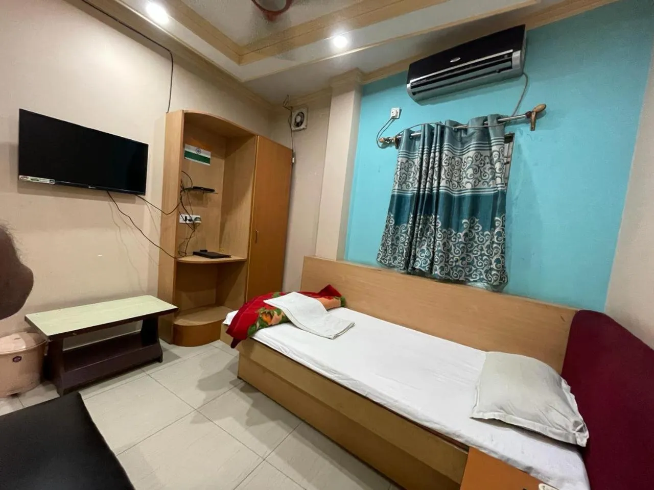Bedroom, Bed in Starline Hotel