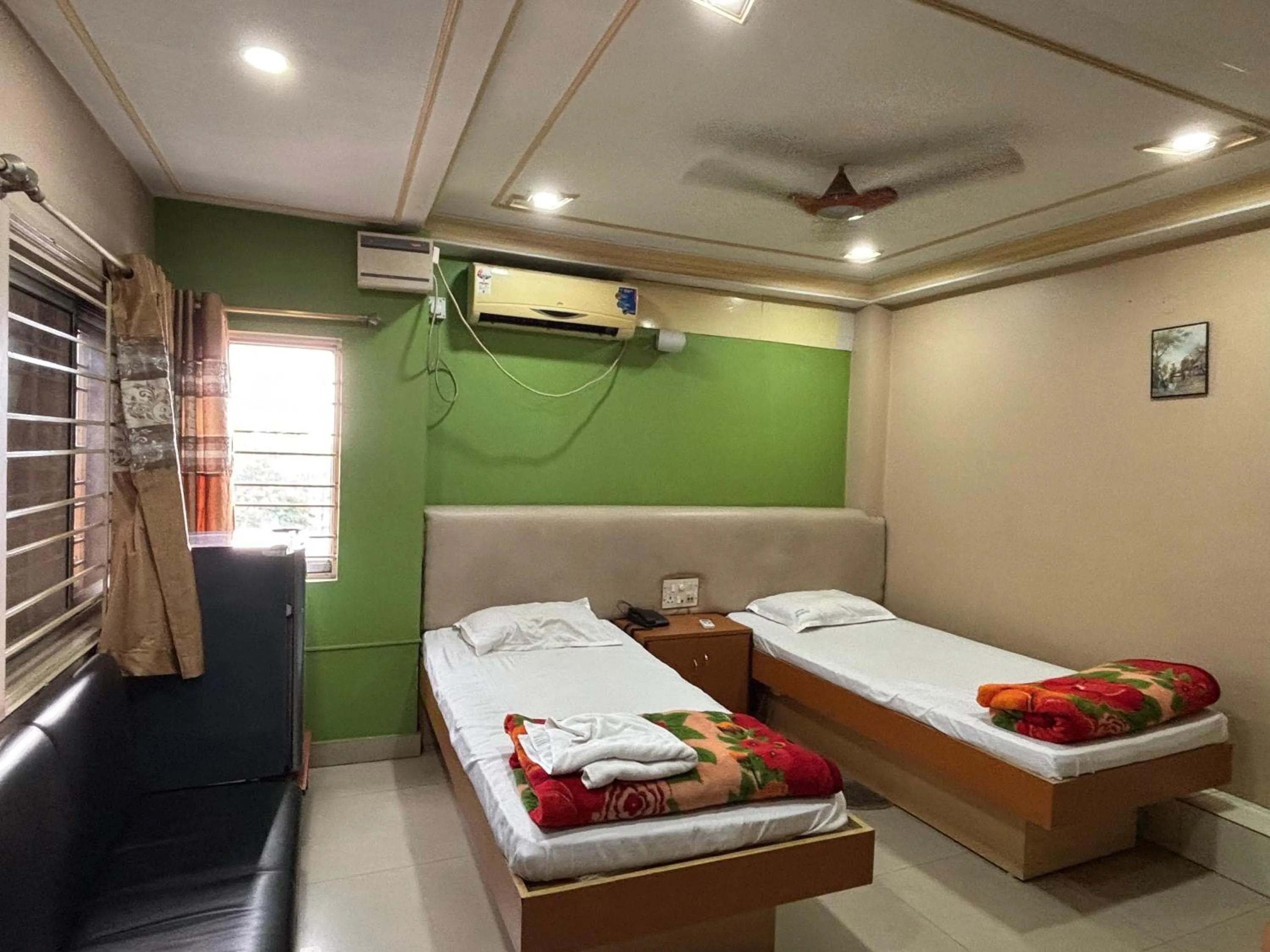 Bedroom, Bed in Starline Hotel