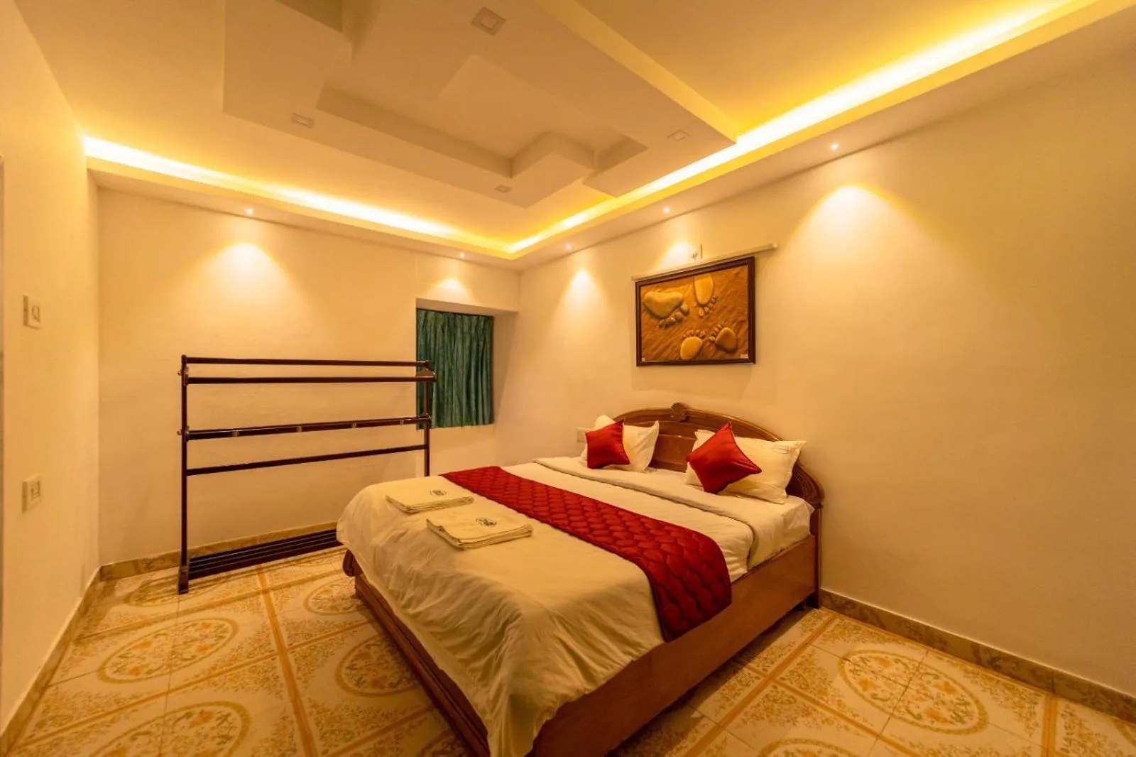 Photo of the whole room, Bed in Fortune Retreats