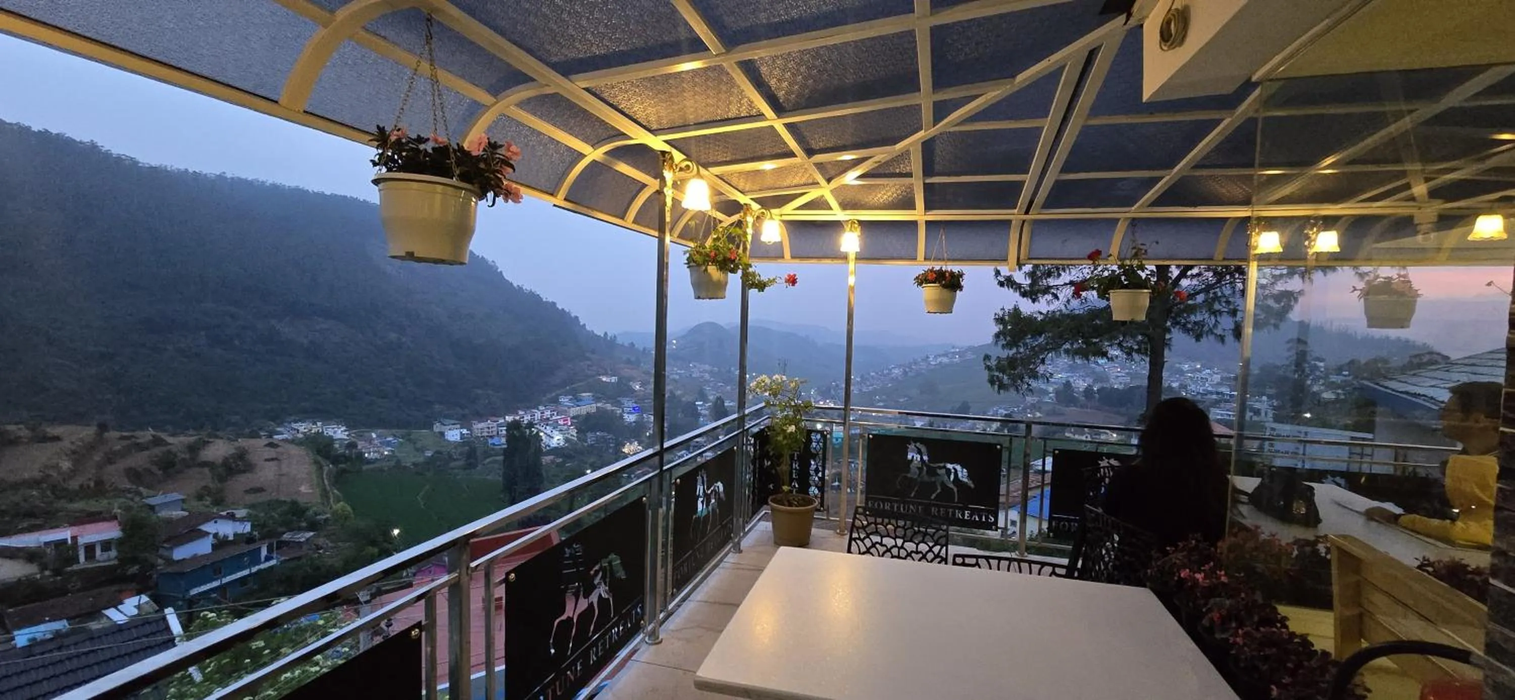 Restaurant/places to eat in Fortune Retreats