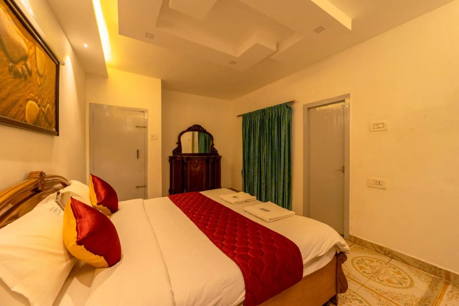 Photo of the whole room, Bed in Fortune Retreats