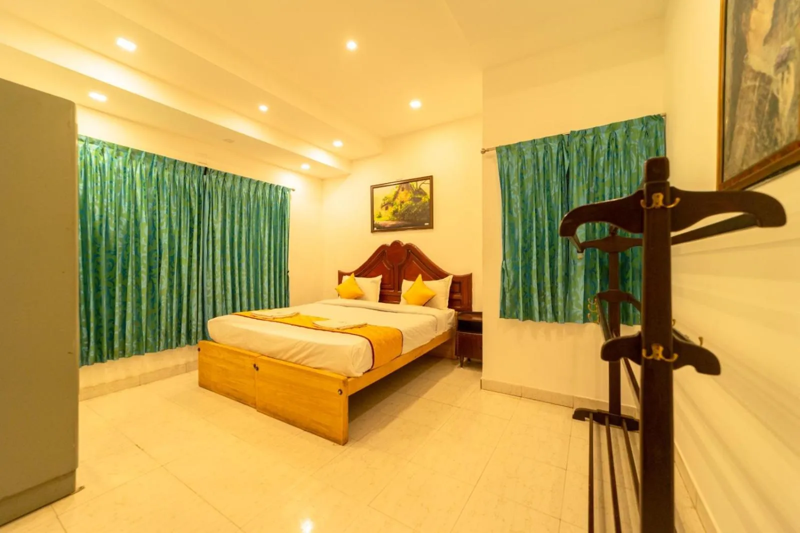 Photo of the whole room, Bed in Fortune Retreats