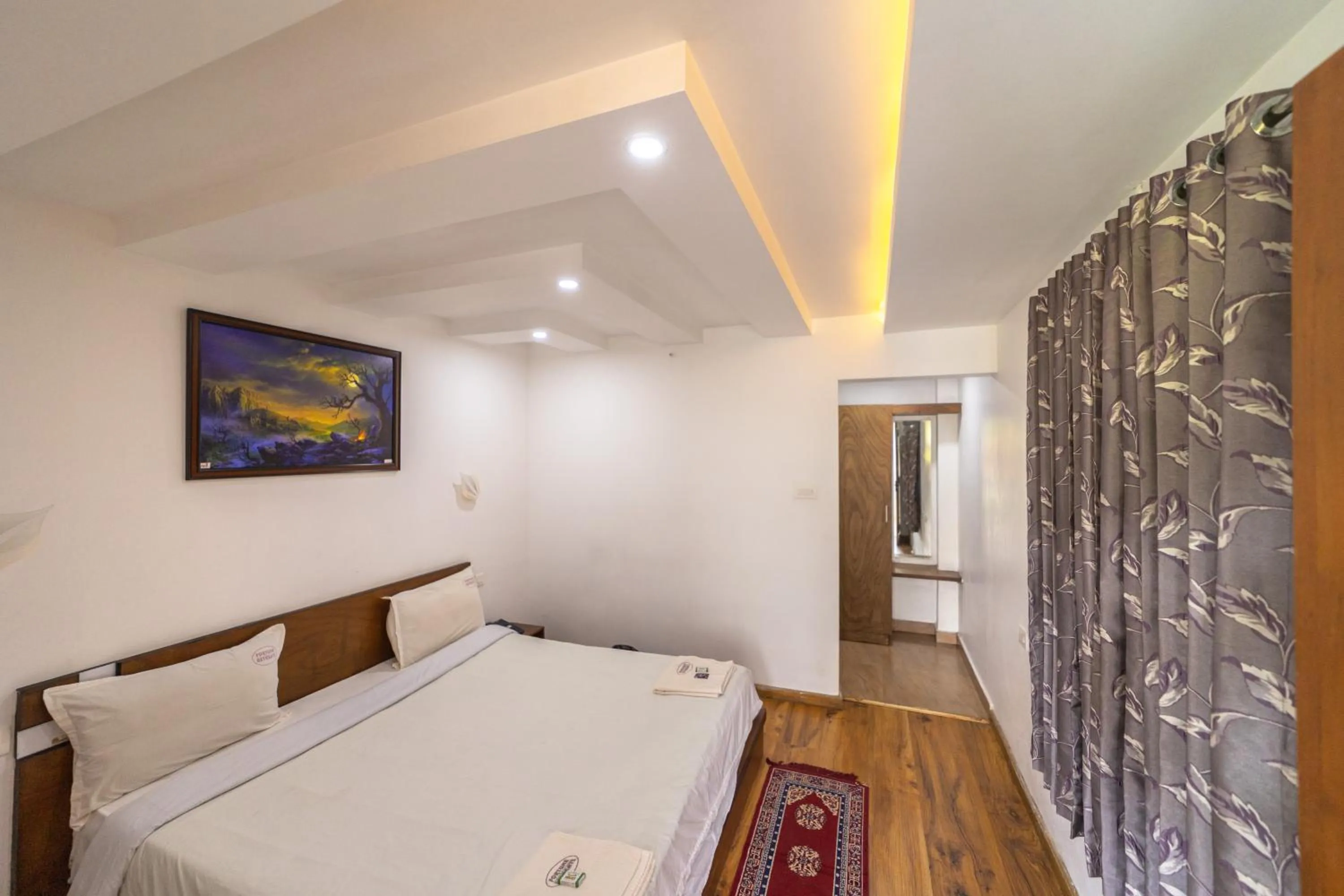 Photo of the whole room, Bed in Fortune Retreats