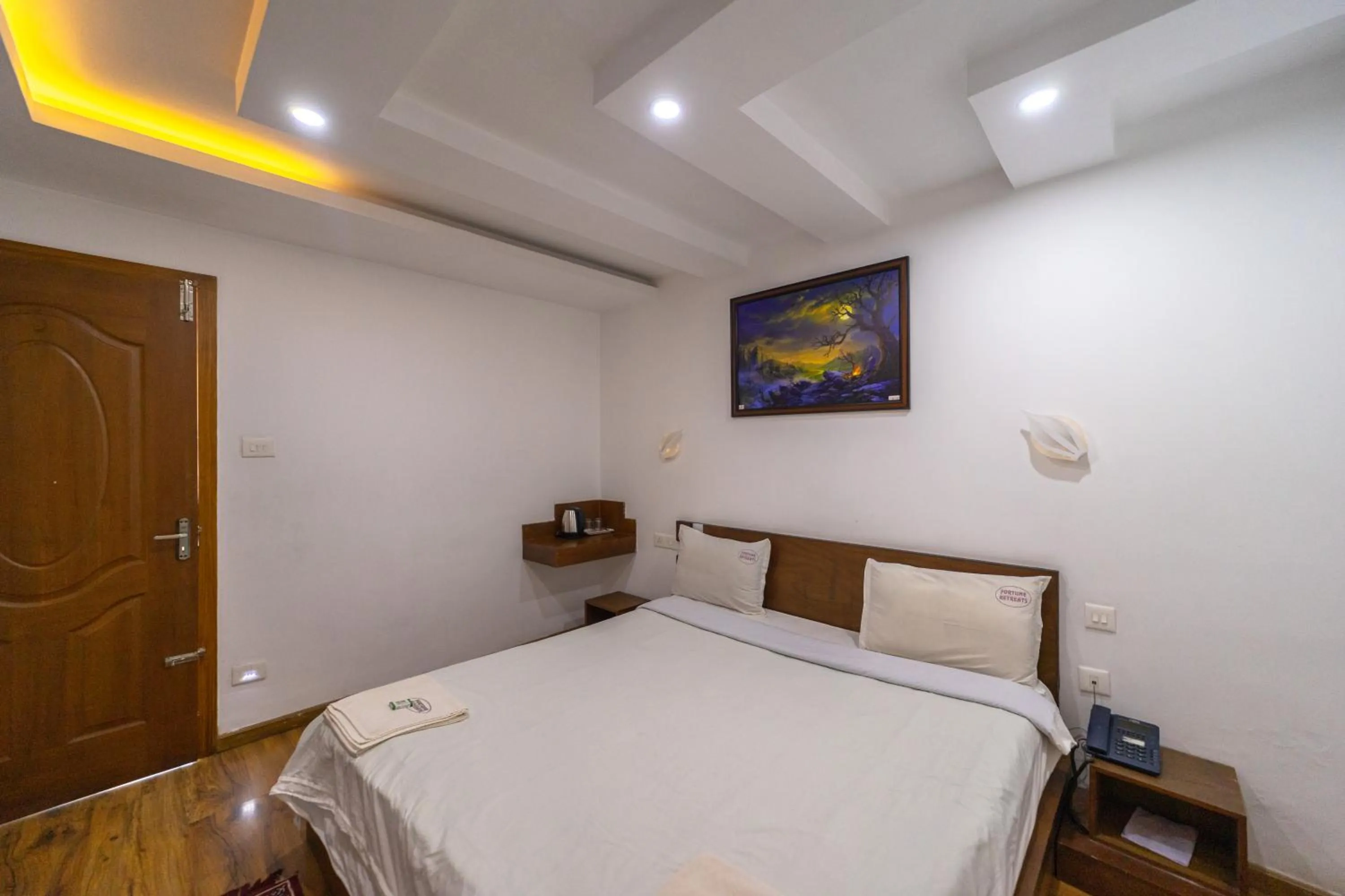 Photo of the whole room, Bed in Fortune Retreats