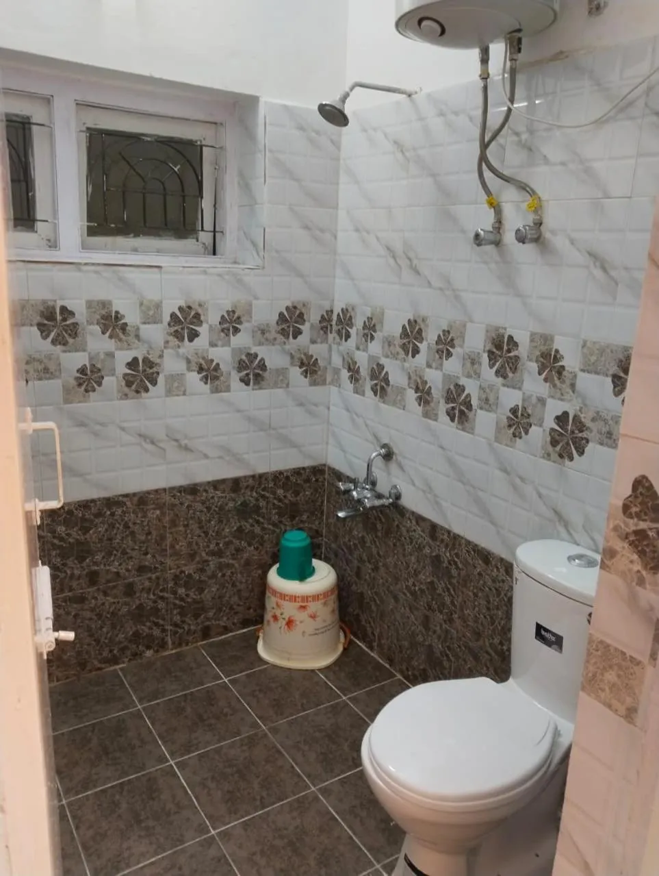 Shower in Fortune Retreats